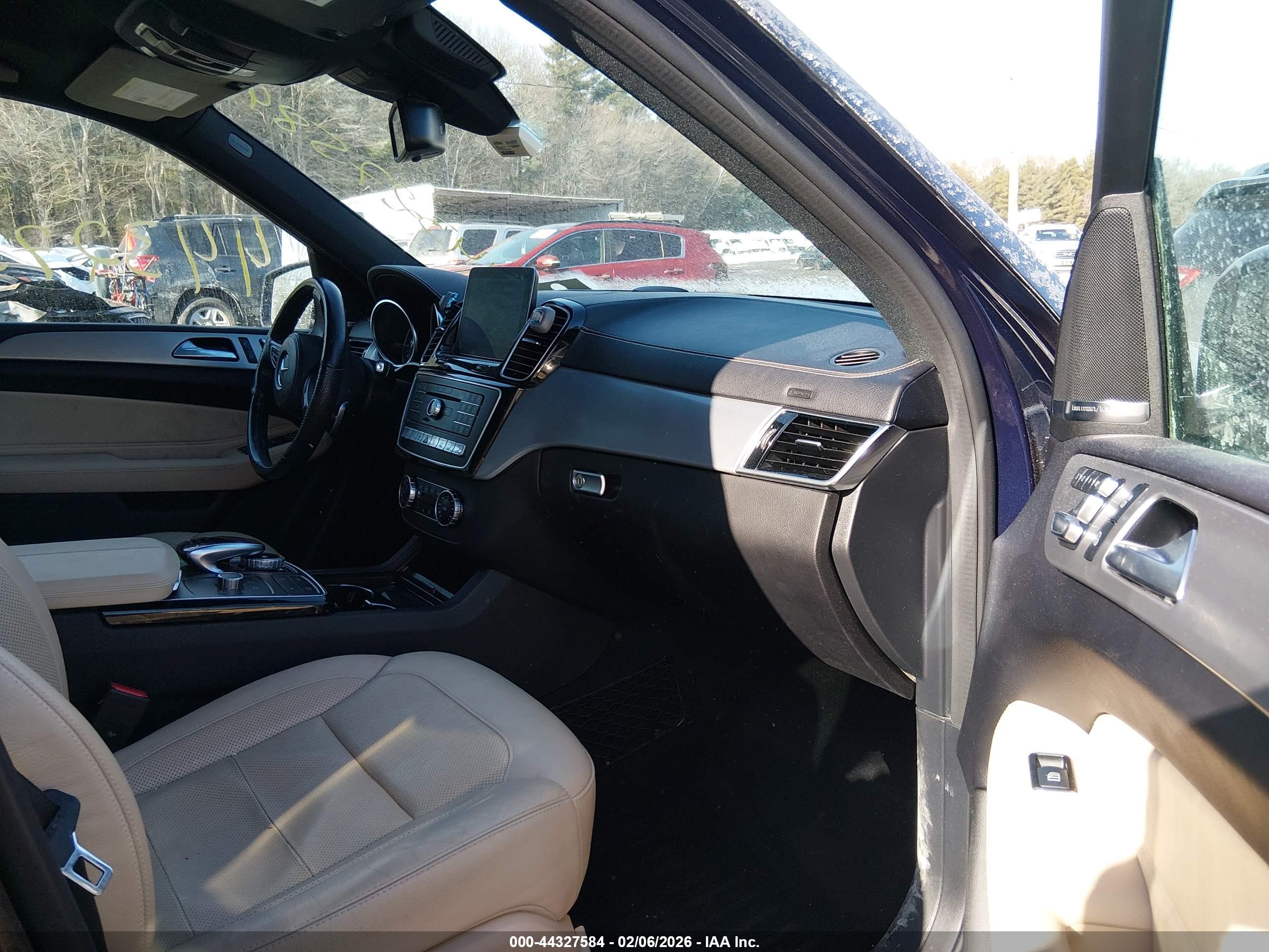 MERCEDES-BENZ GLS image 5