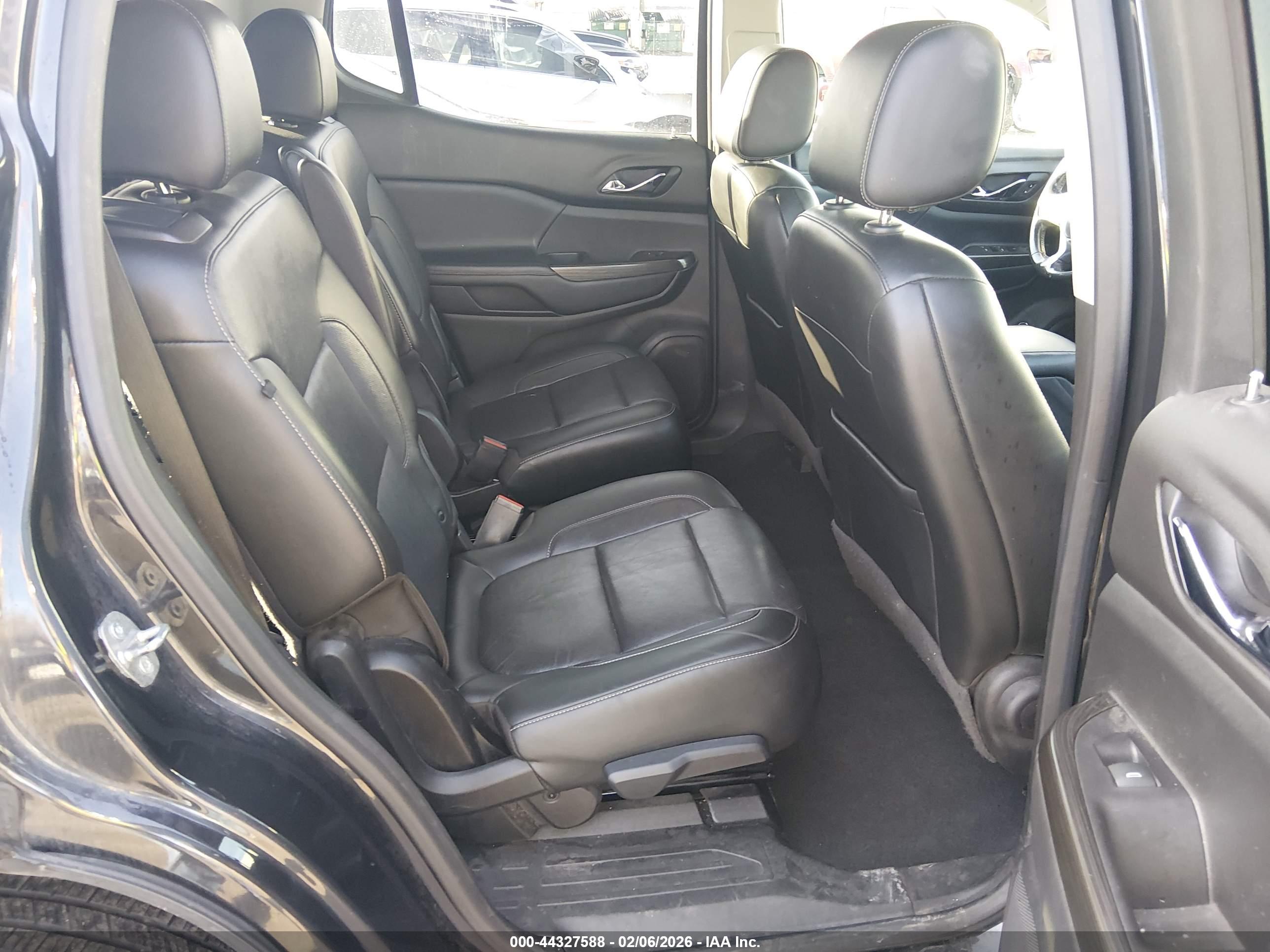 GMC ACADIA image 8