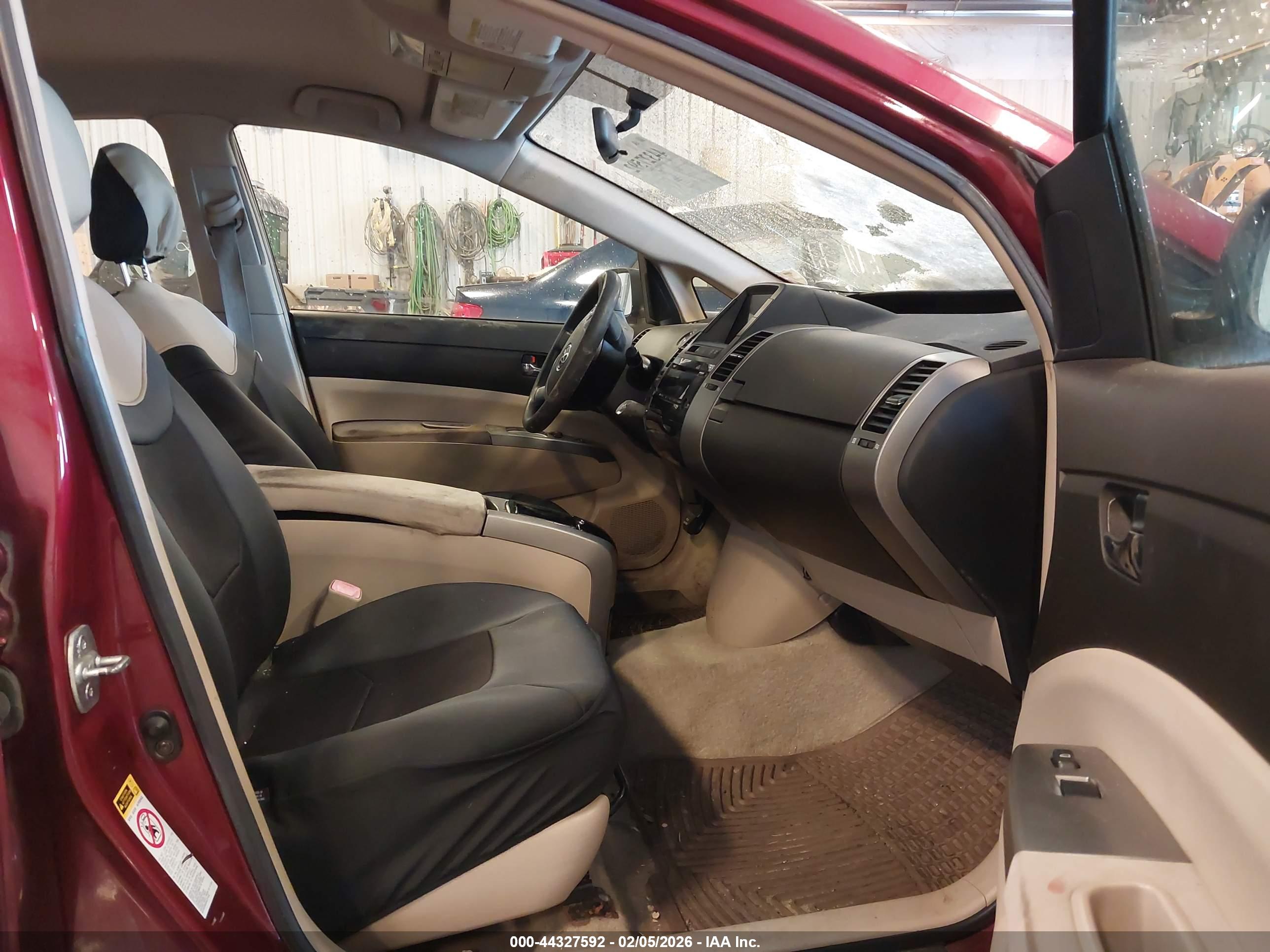 TOYOTA PRIUS image 5