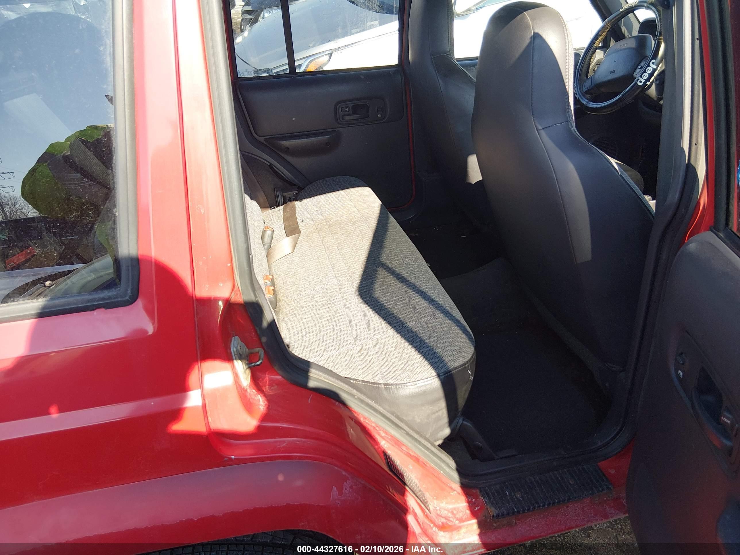 JEEP CHEROKEE image 8