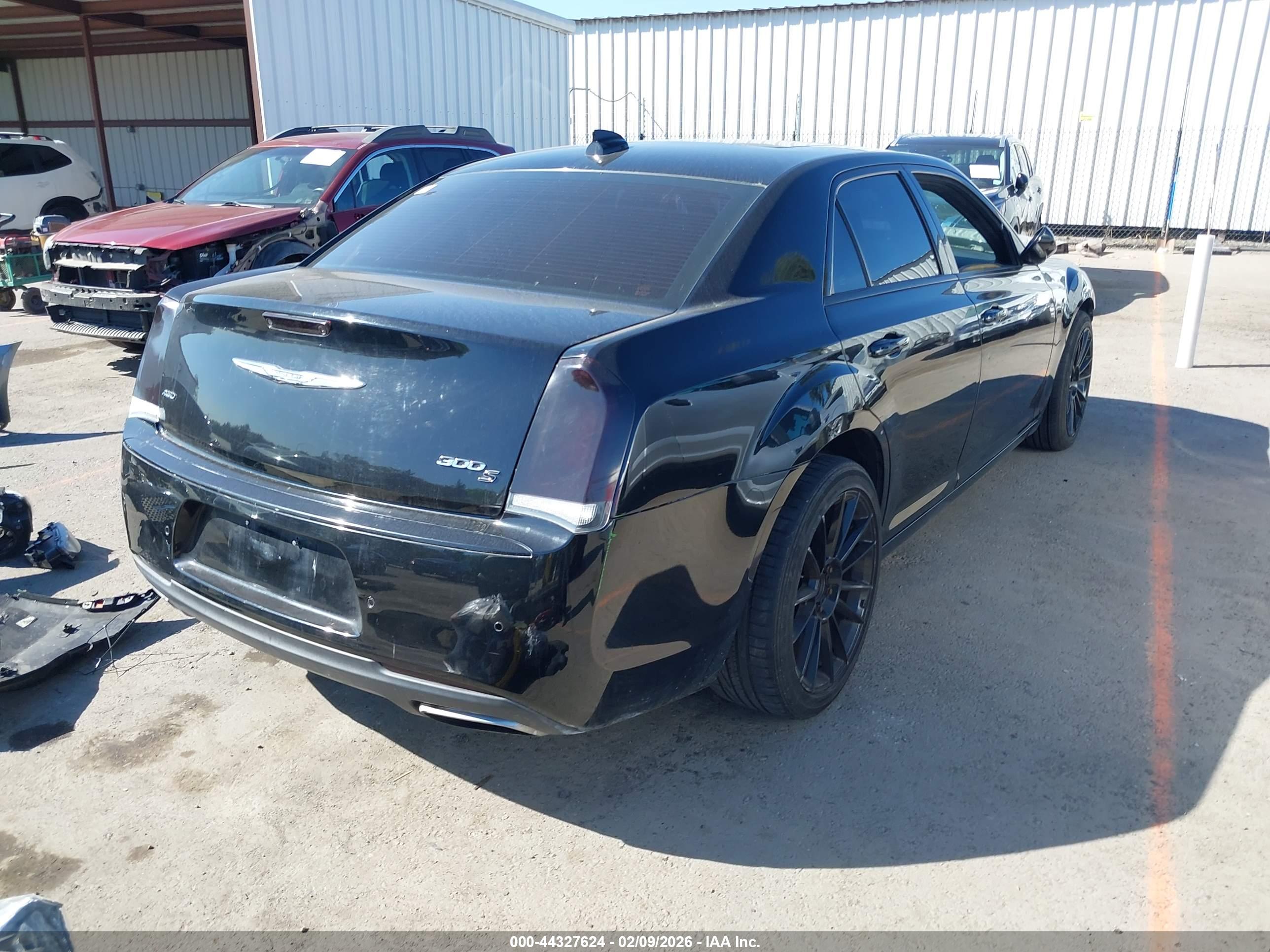 CHRYSLER 300 image 4