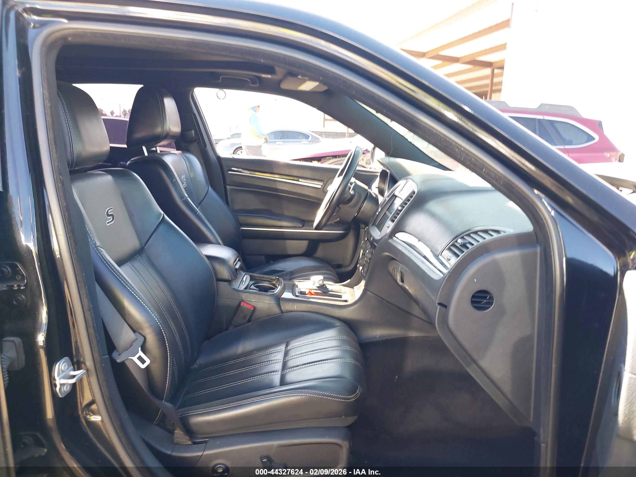CHRYSLER 300 image 5