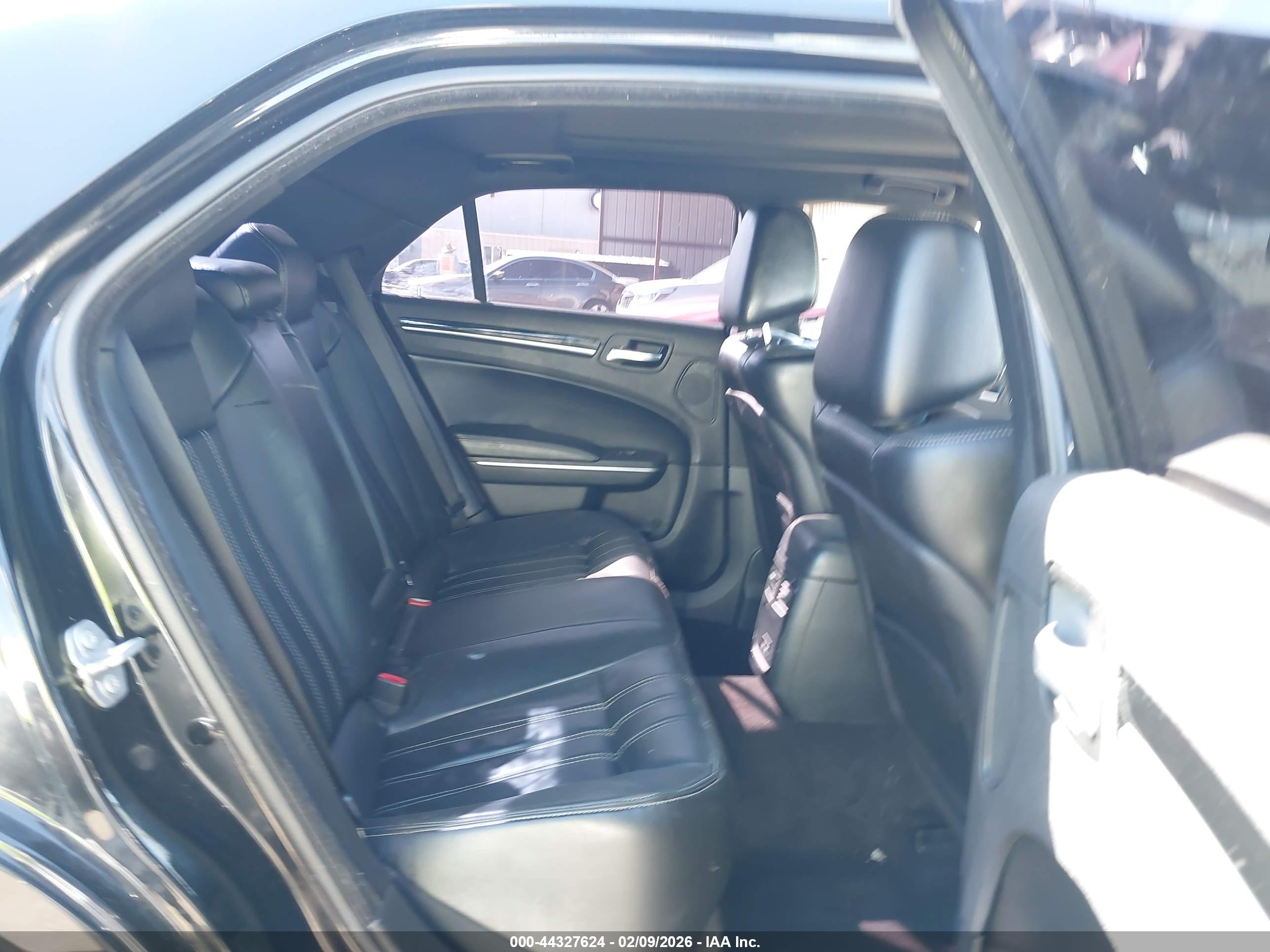 CHRYSLER 300 image 8
