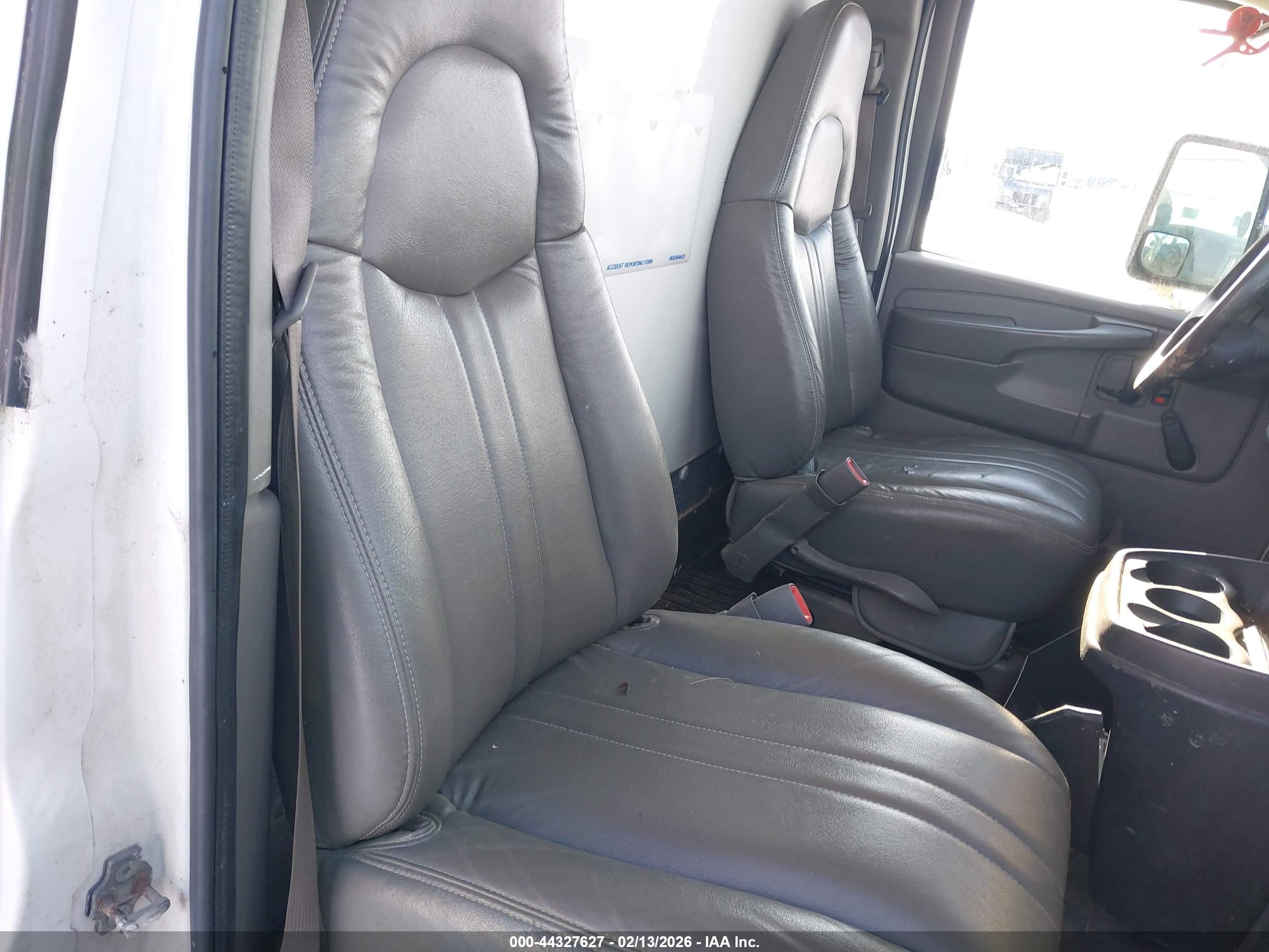 GMC SAVANA image 7