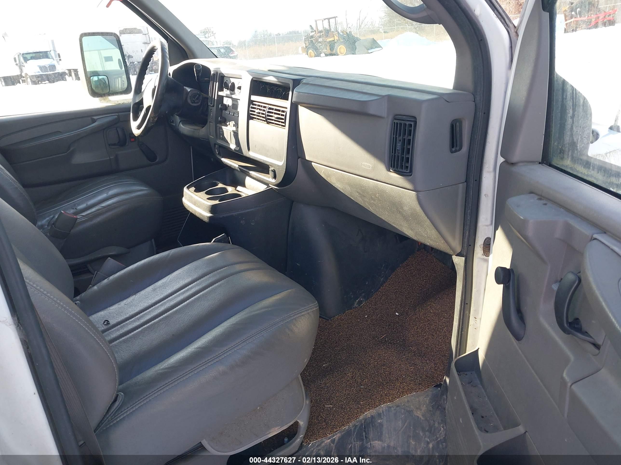 GMC SAVANA image 8