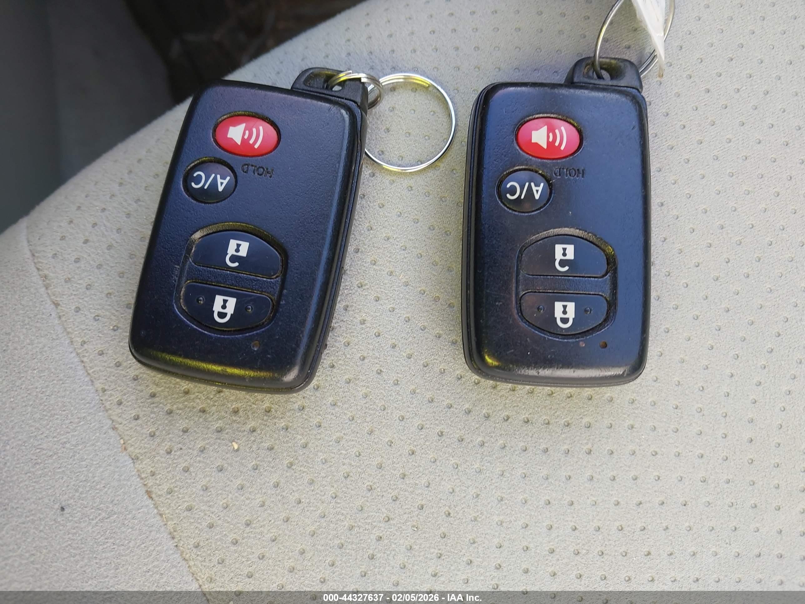 TOYOTA PRIUS image 11