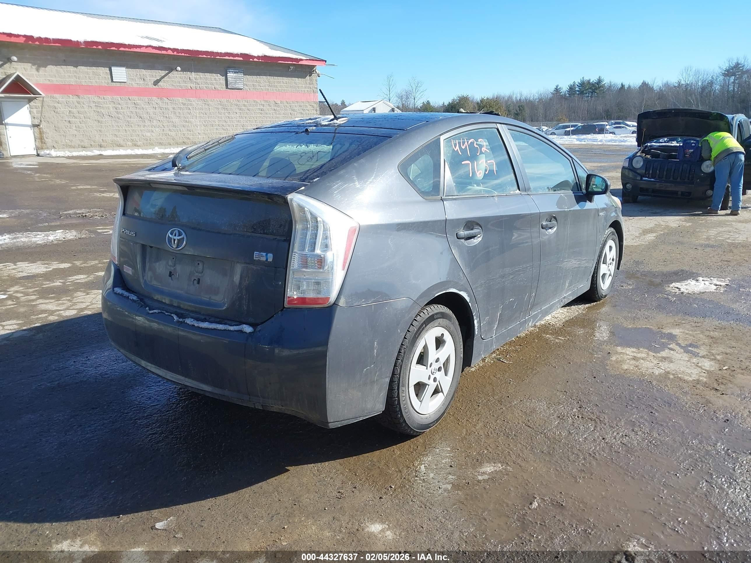 TOYOTA PRIUS image 4