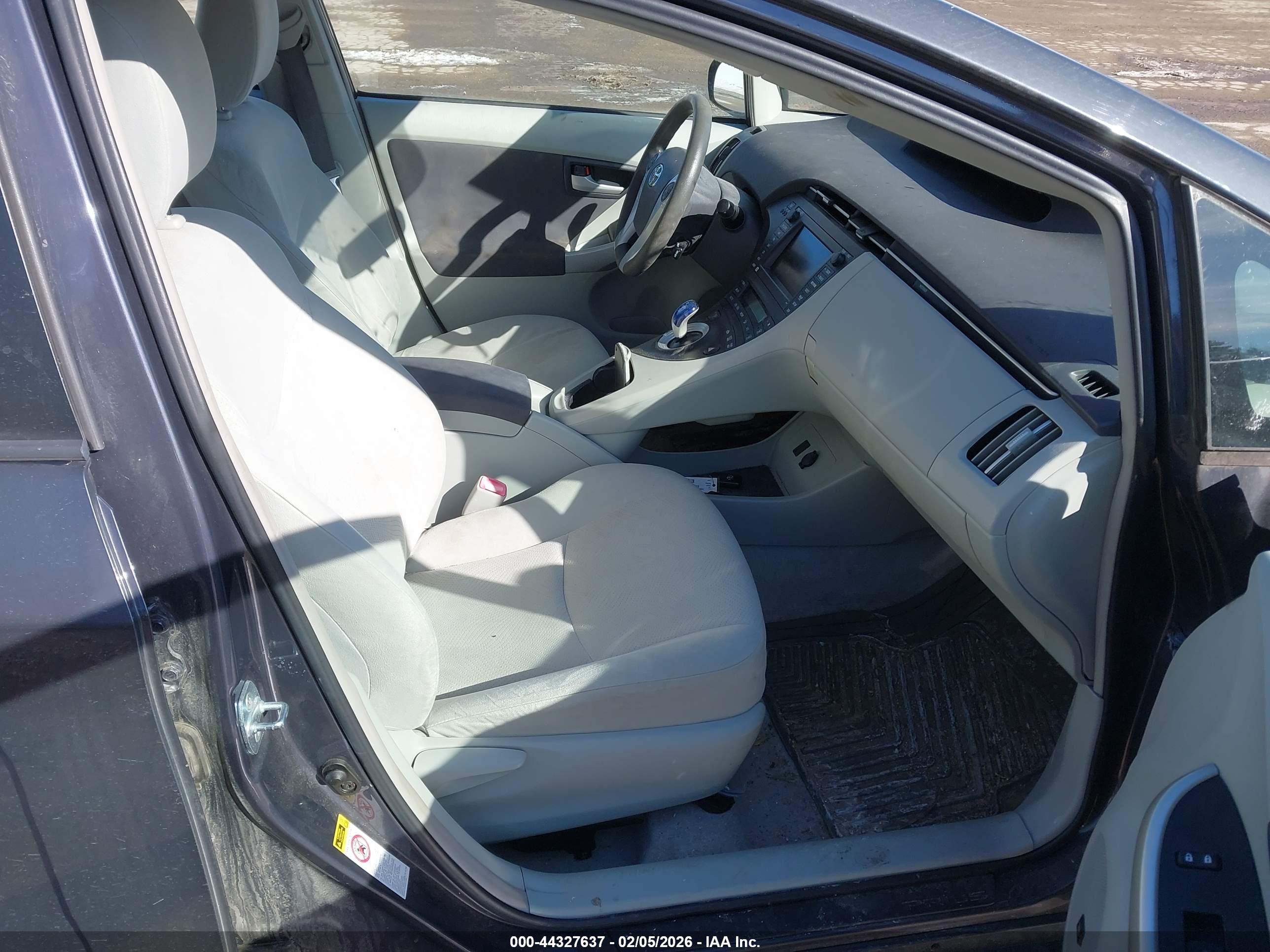 TOYOTA PRIUS image 5