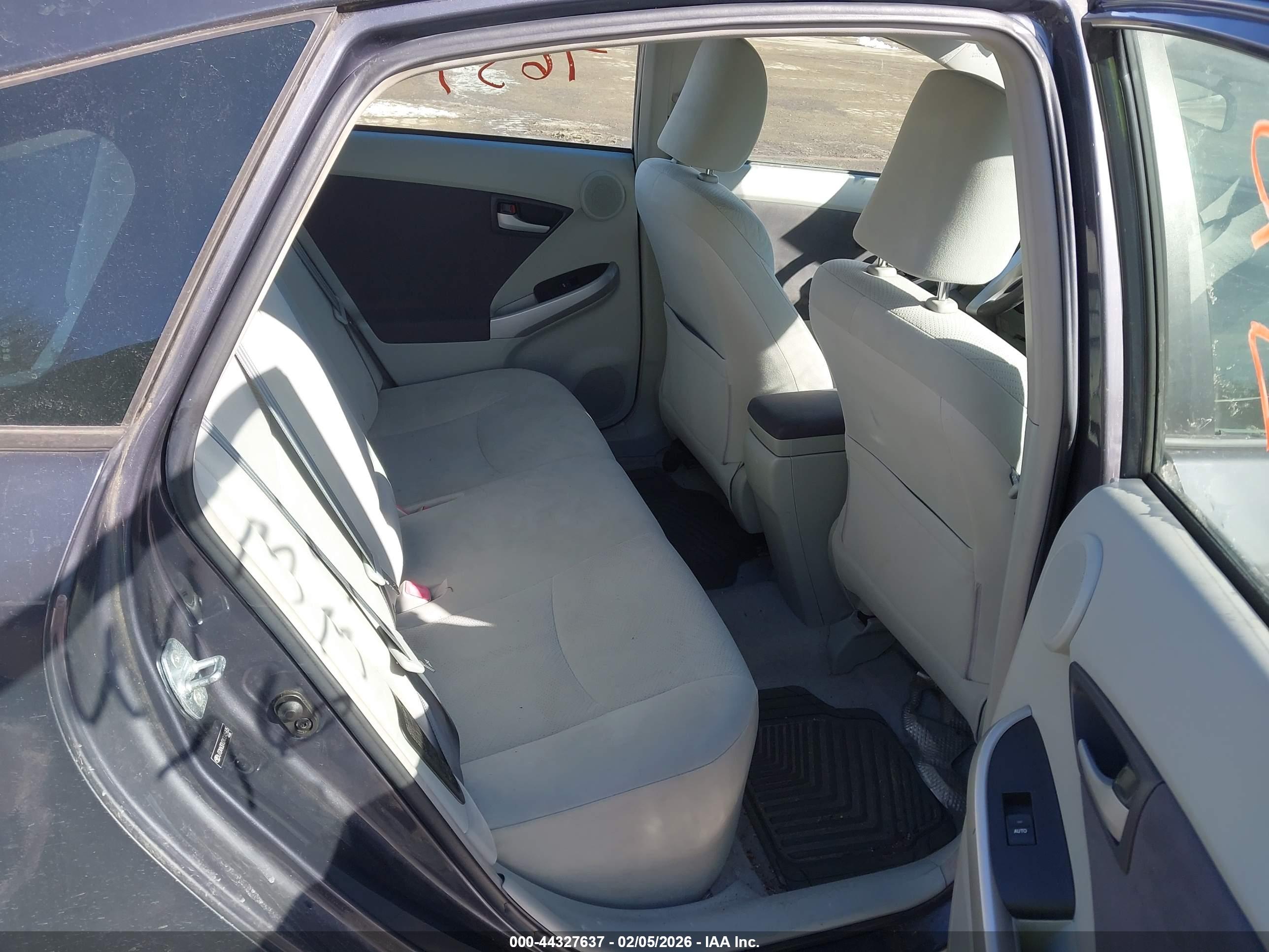 TOYOTA PRIUS image 8