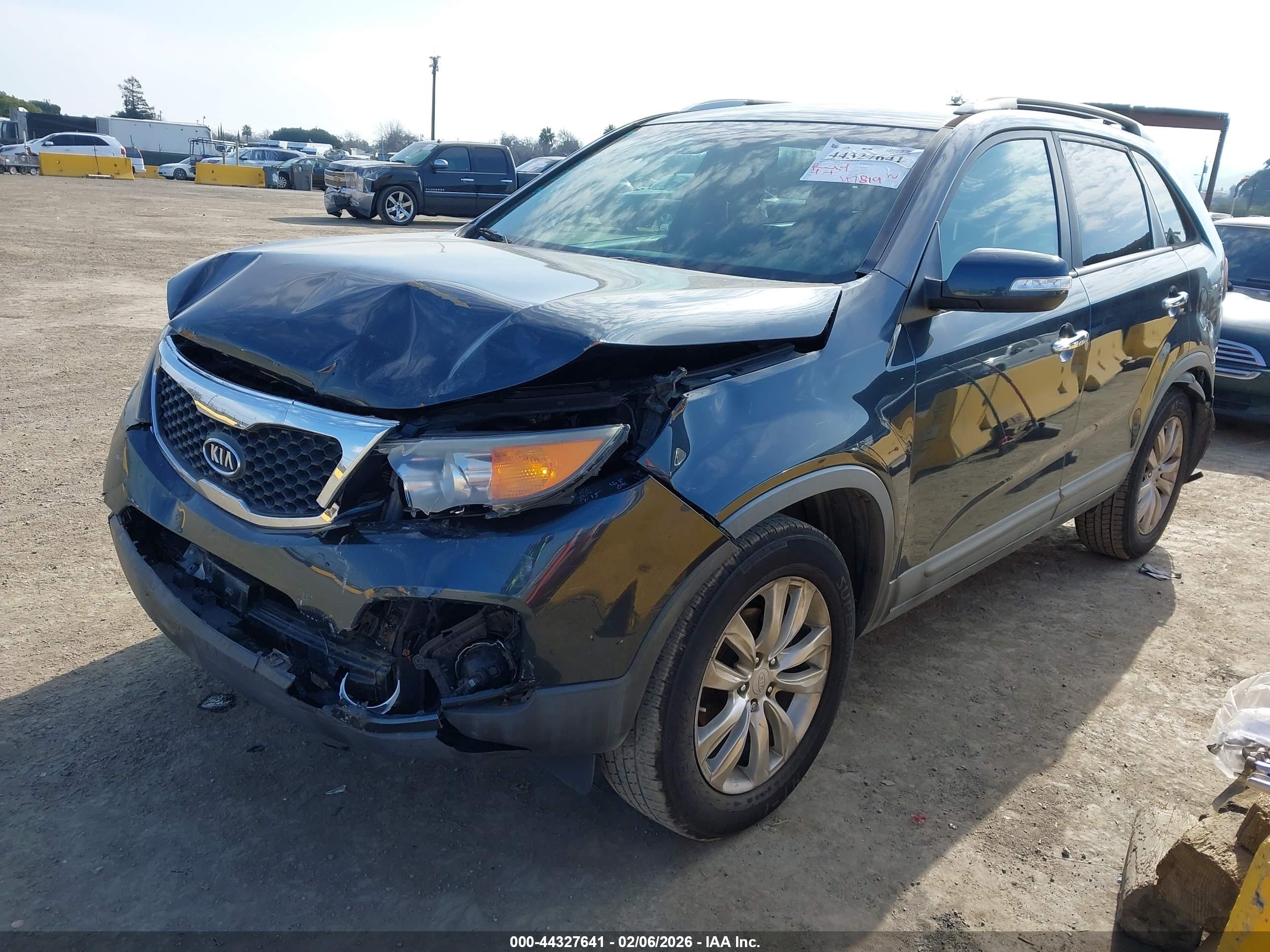 KIA SORENTO image 2
