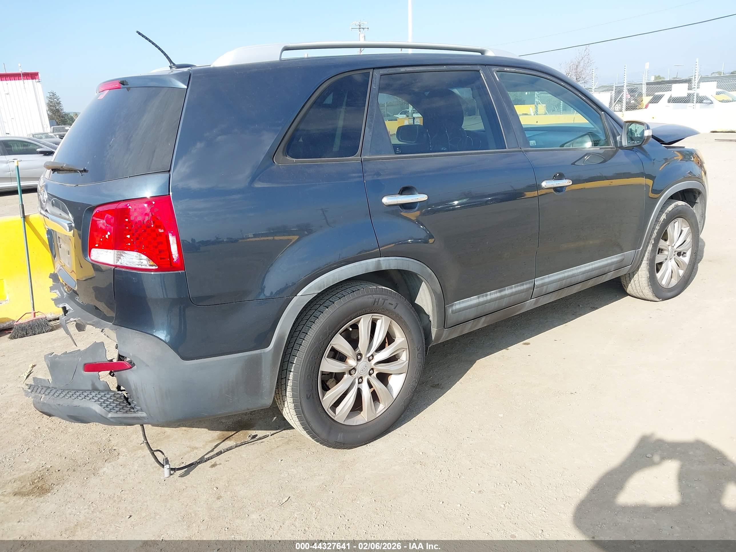 KIA SORENTO image 4