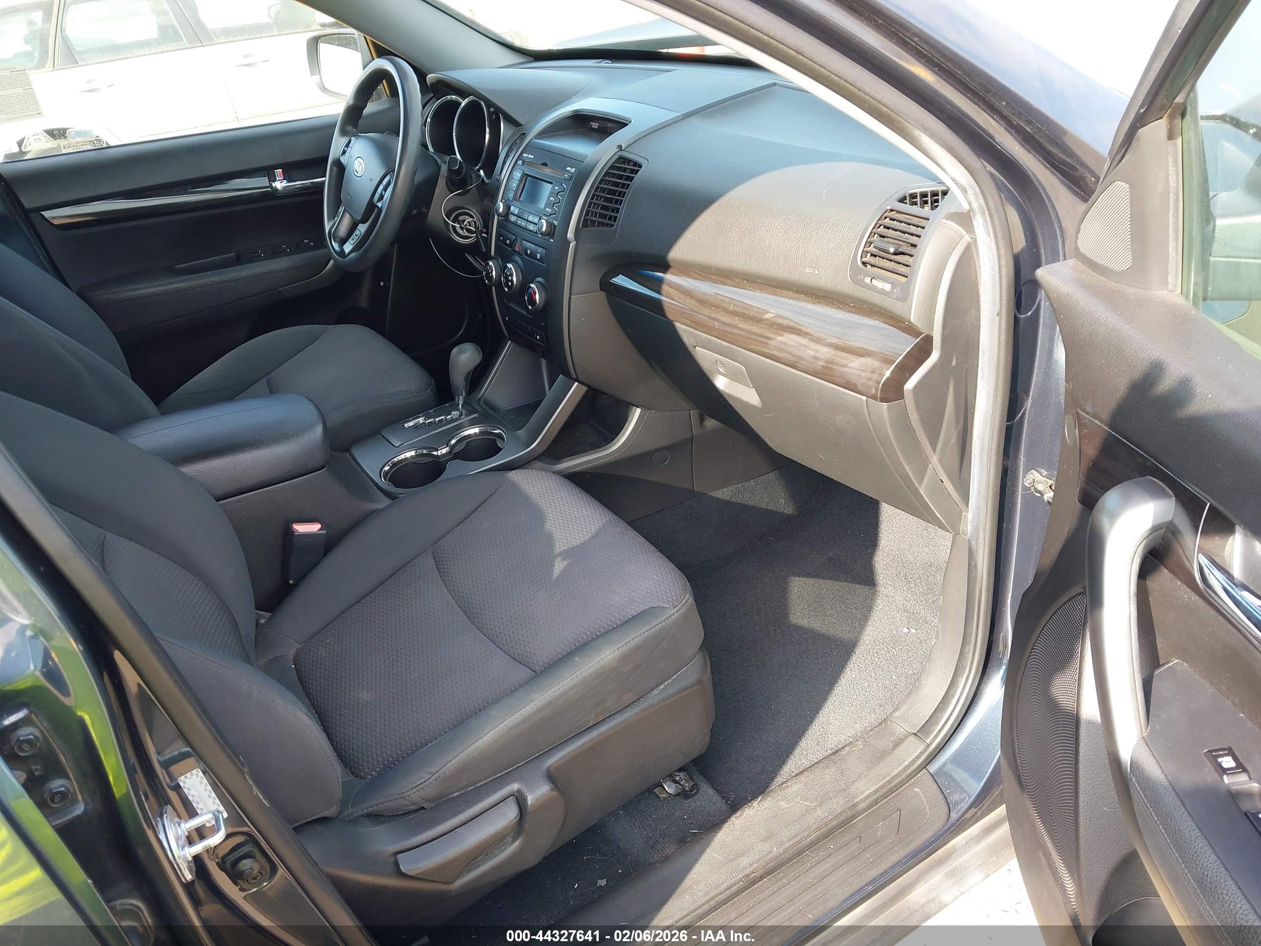 KIA SORENTO image 5