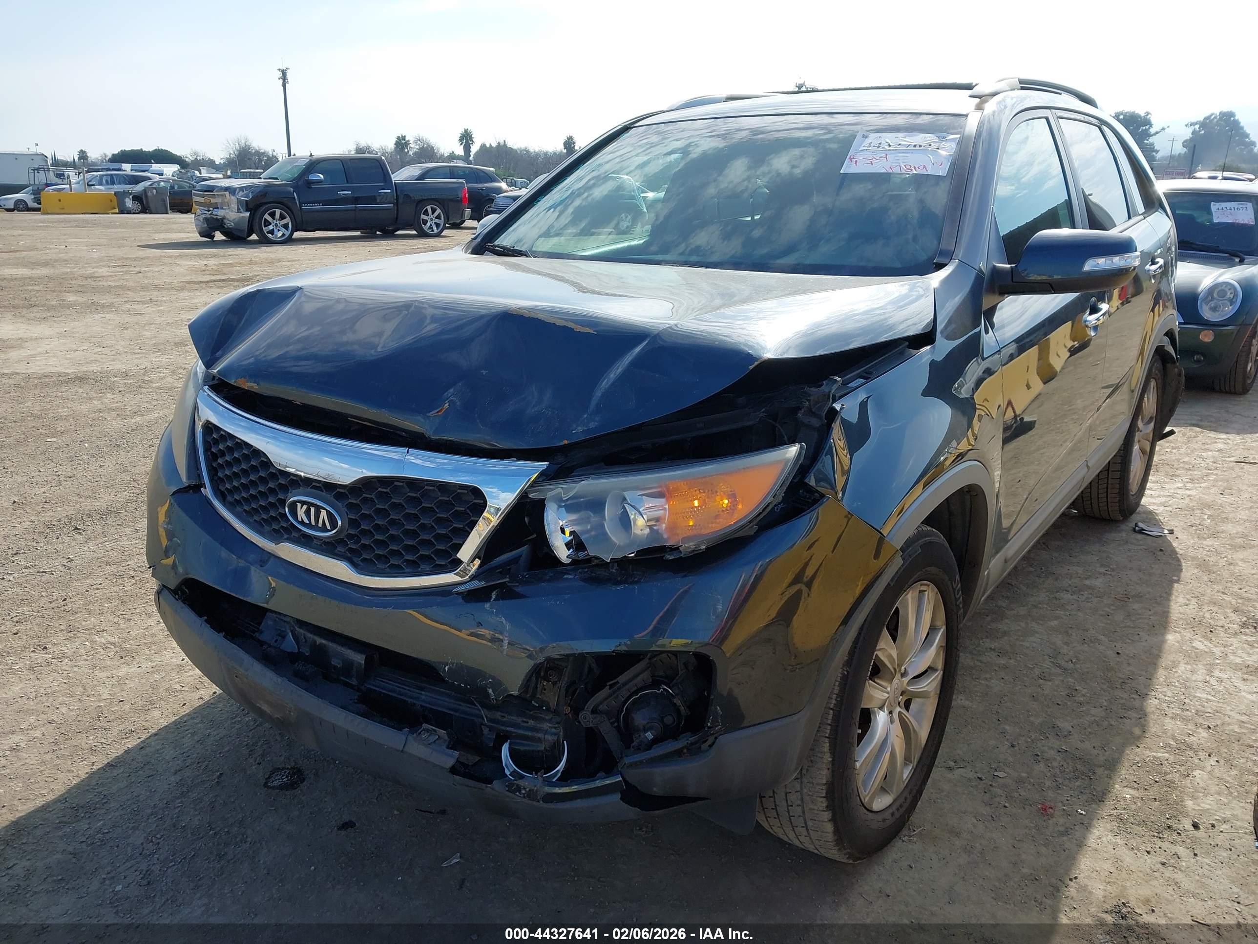 KIA SORENTO image 6