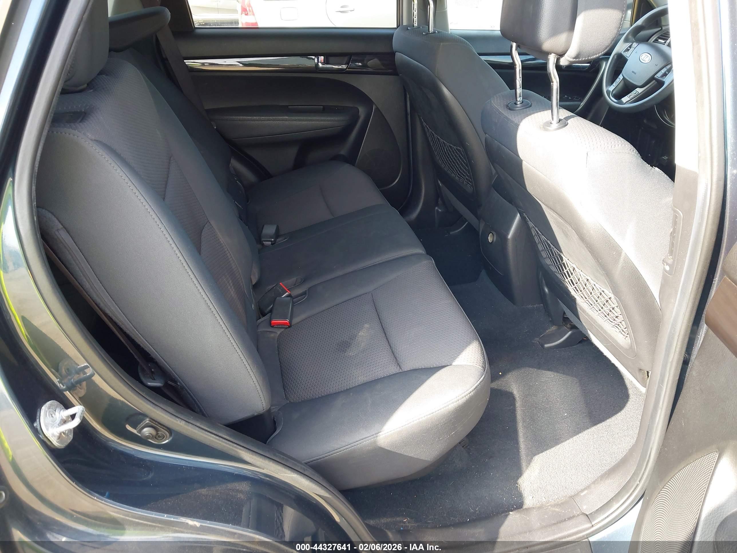KIA SORENTO image 8