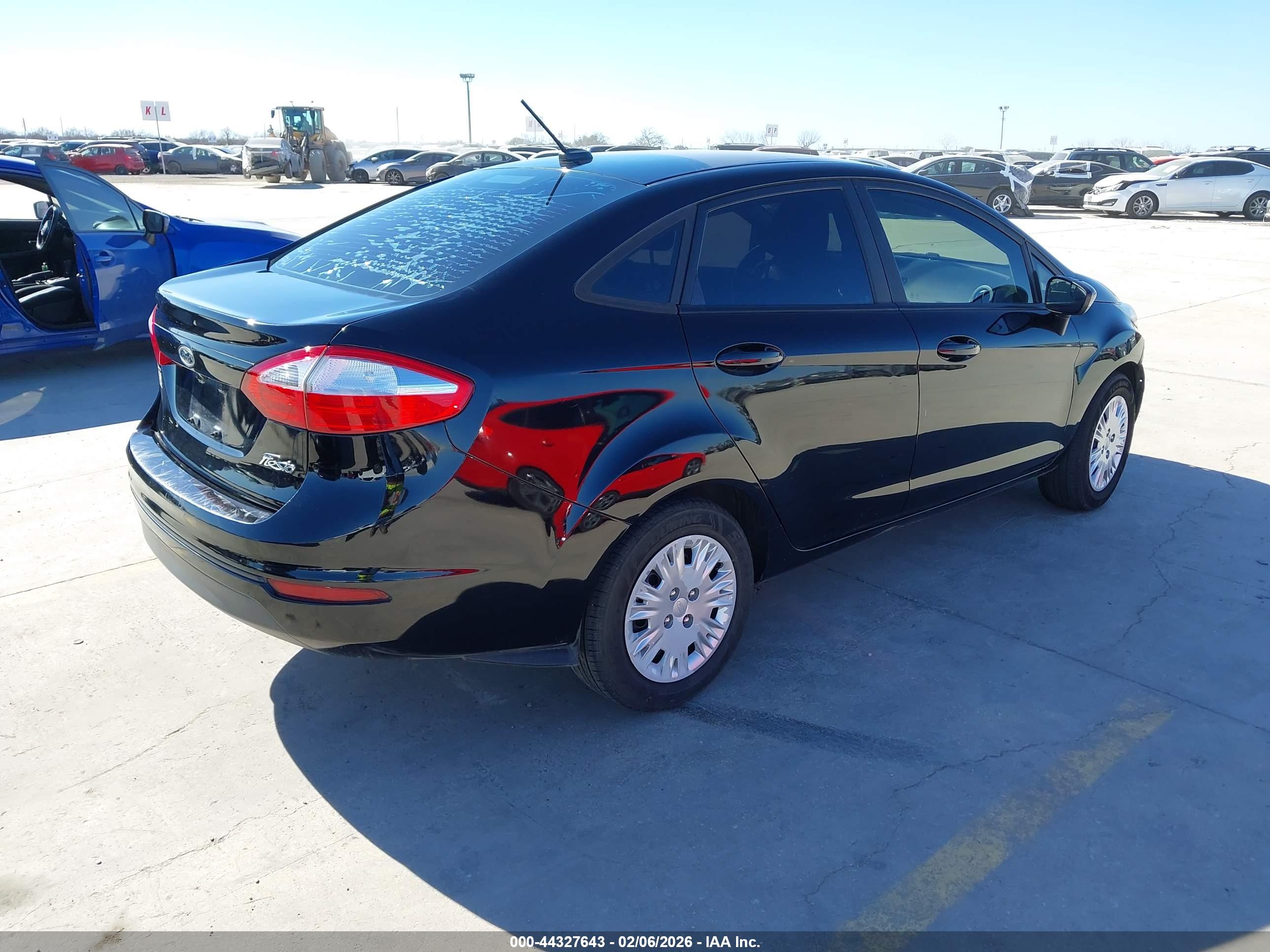 FORD FIESTA image 4