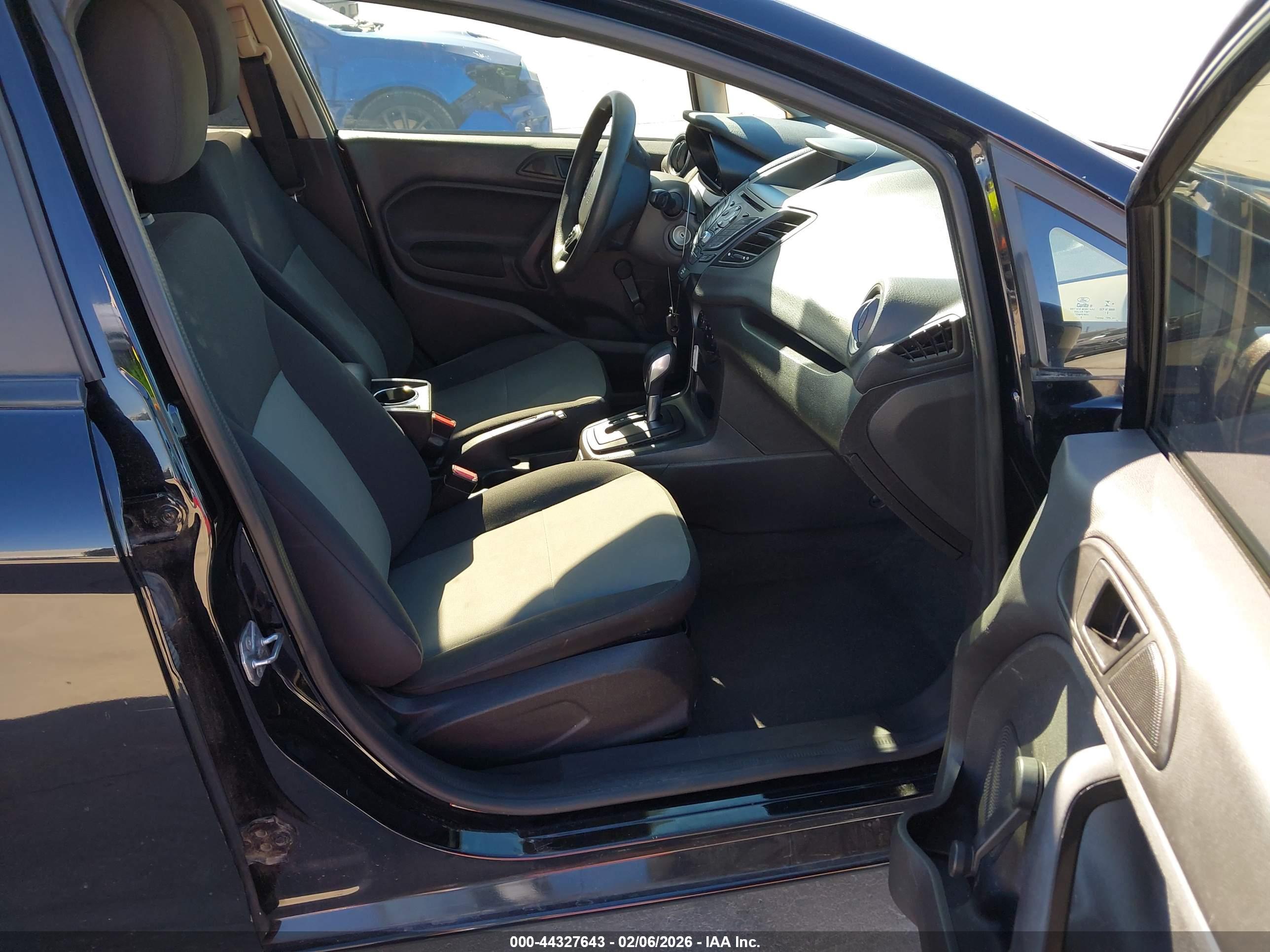 FORD FIESTA image 5