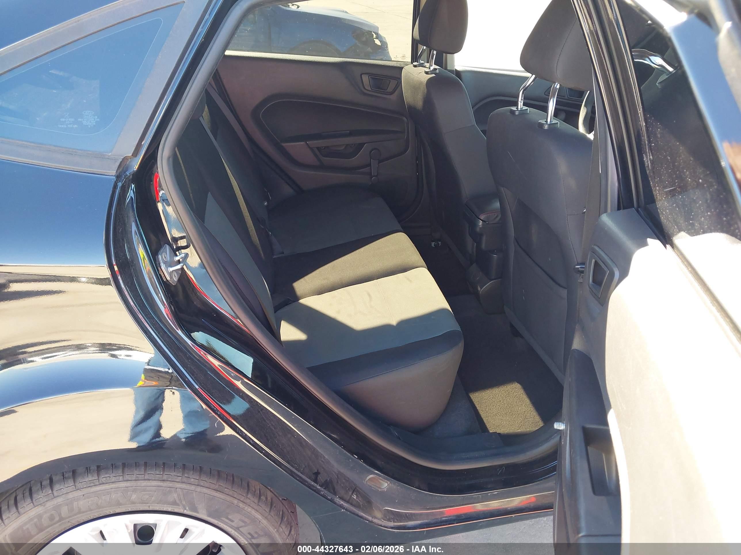 FORD FIESTA image 8