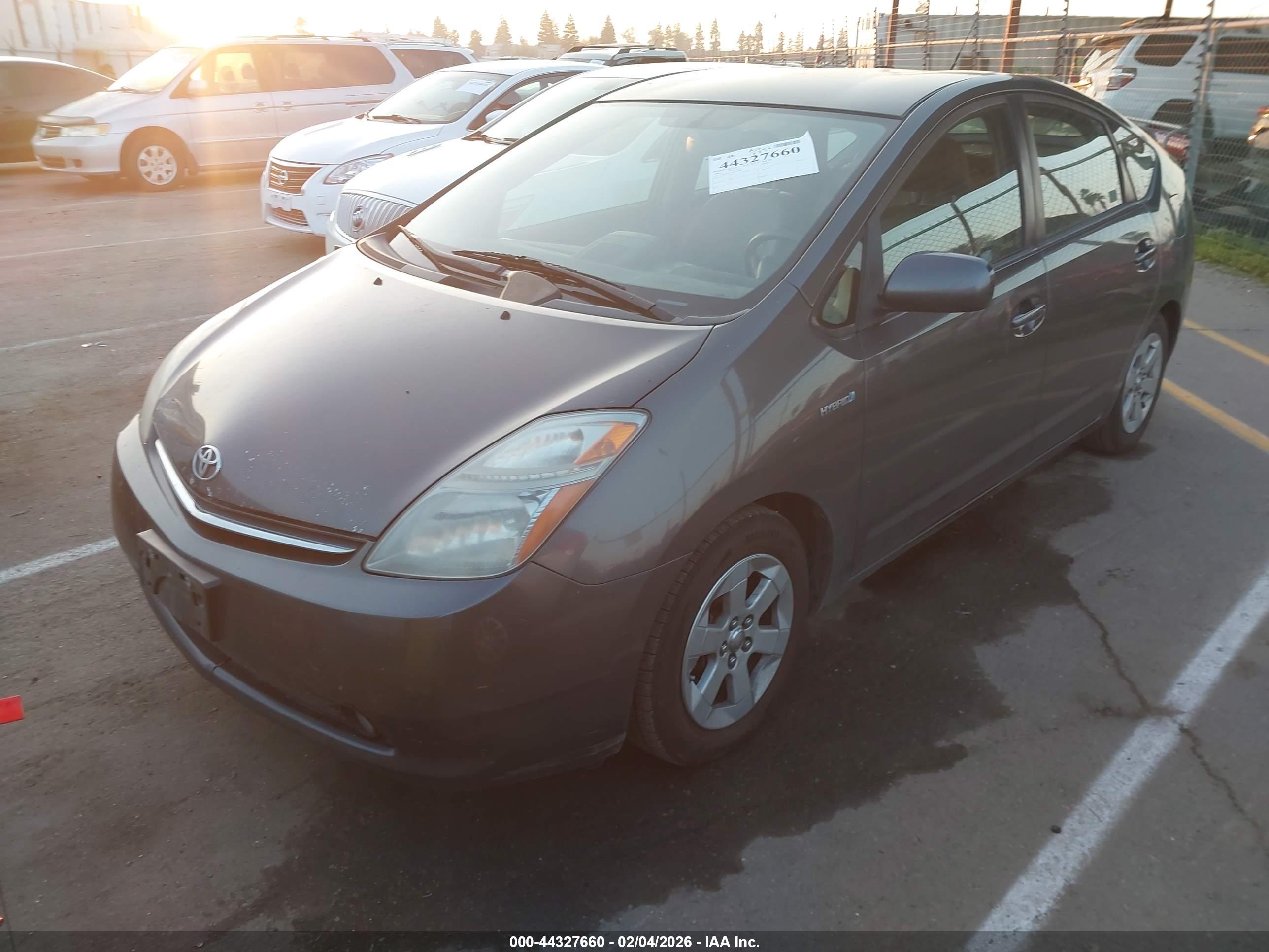 TOYOTA PRIUS image 2