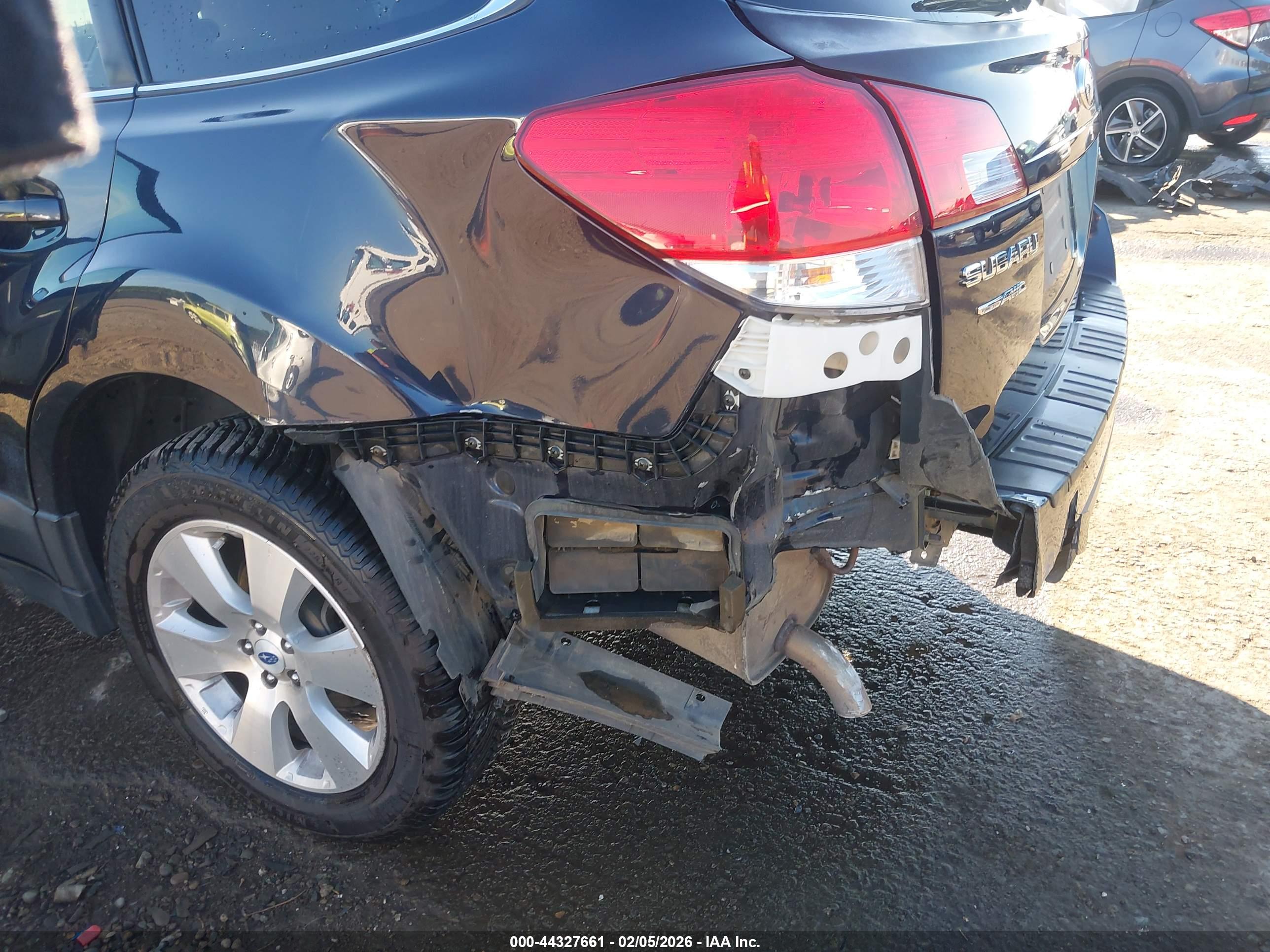 SUBARU OUTBACK image 6