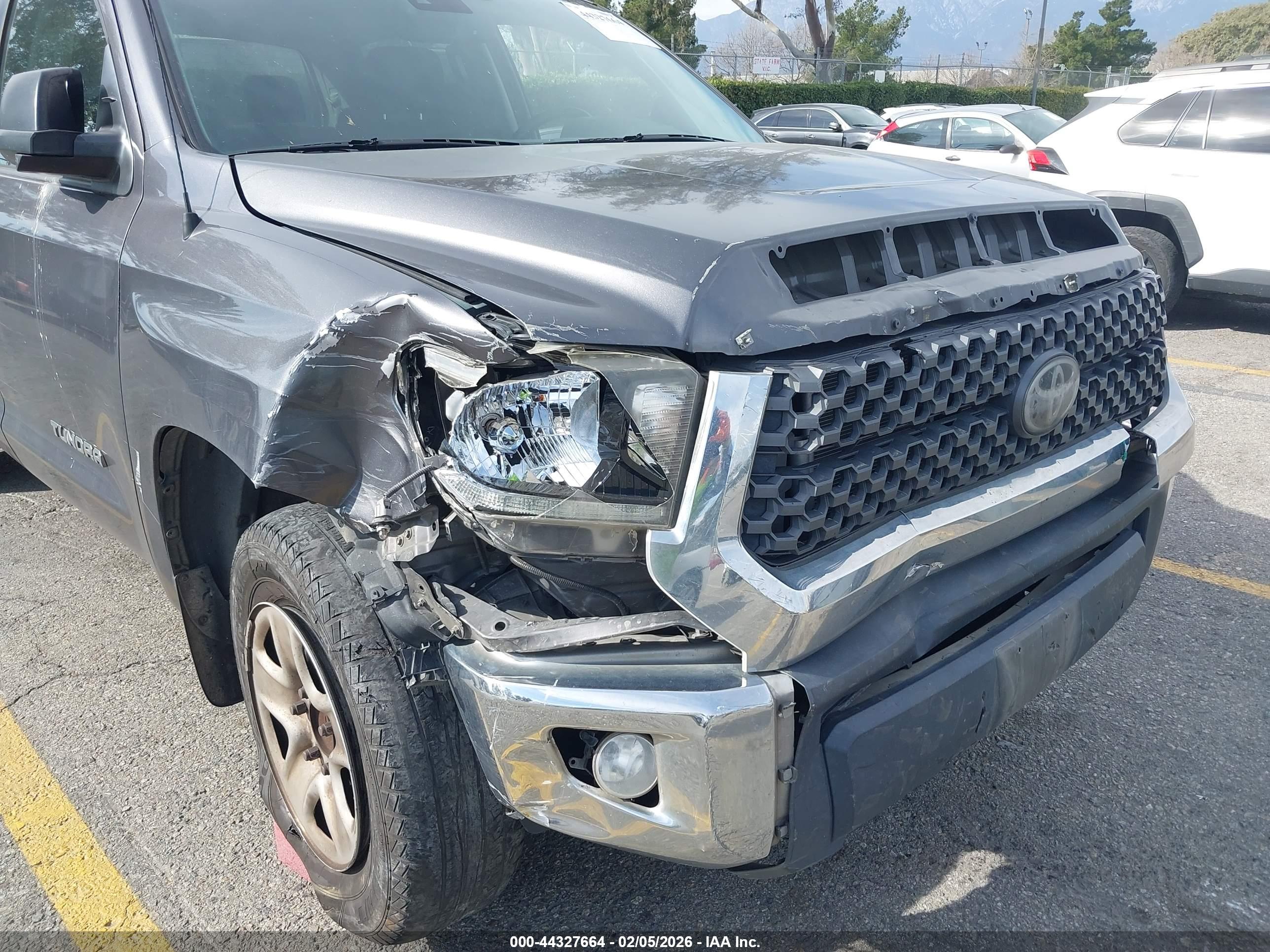 TOYOTA TUNDRA image 6
