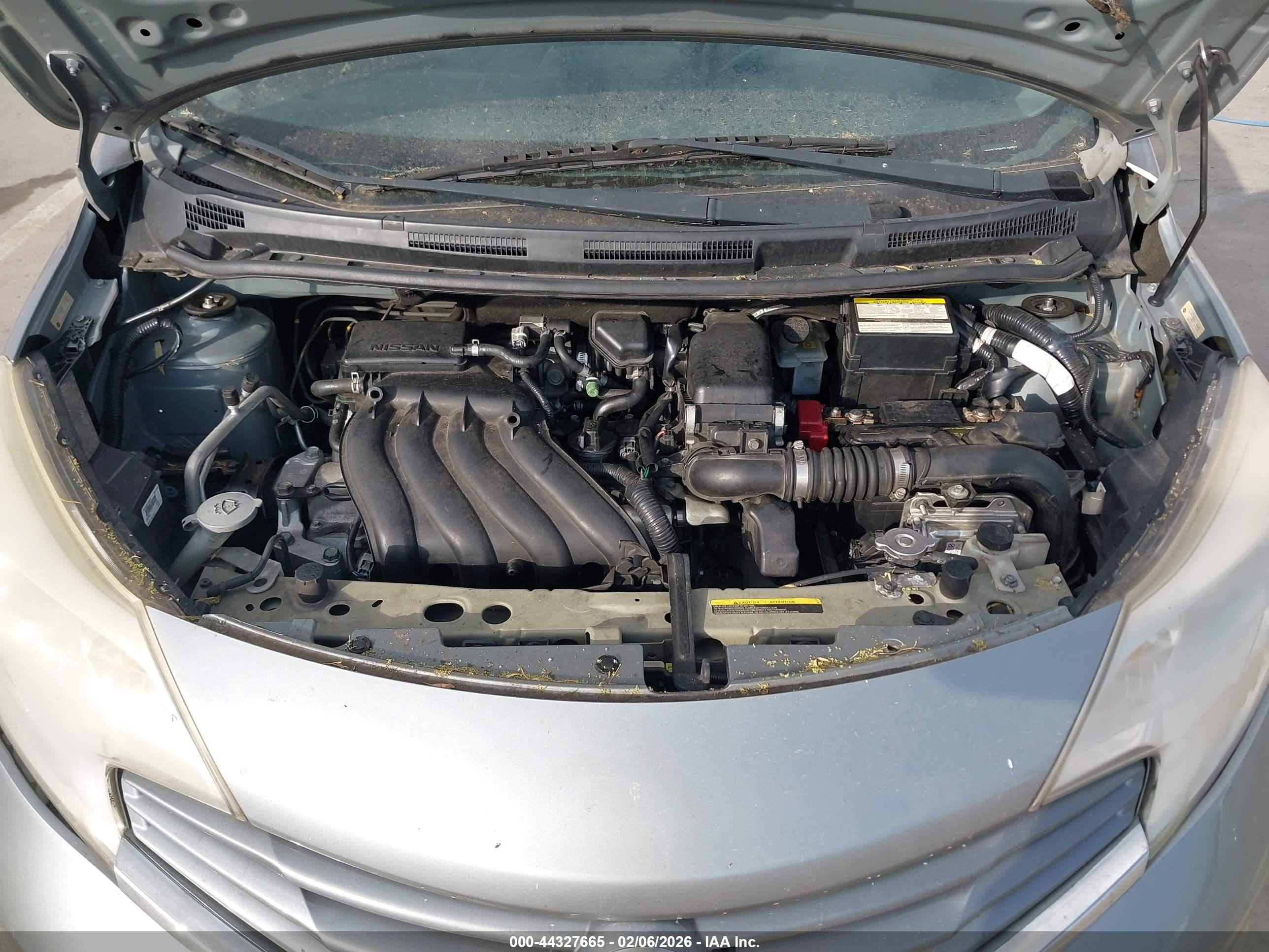 NISSAN VERSA image 10