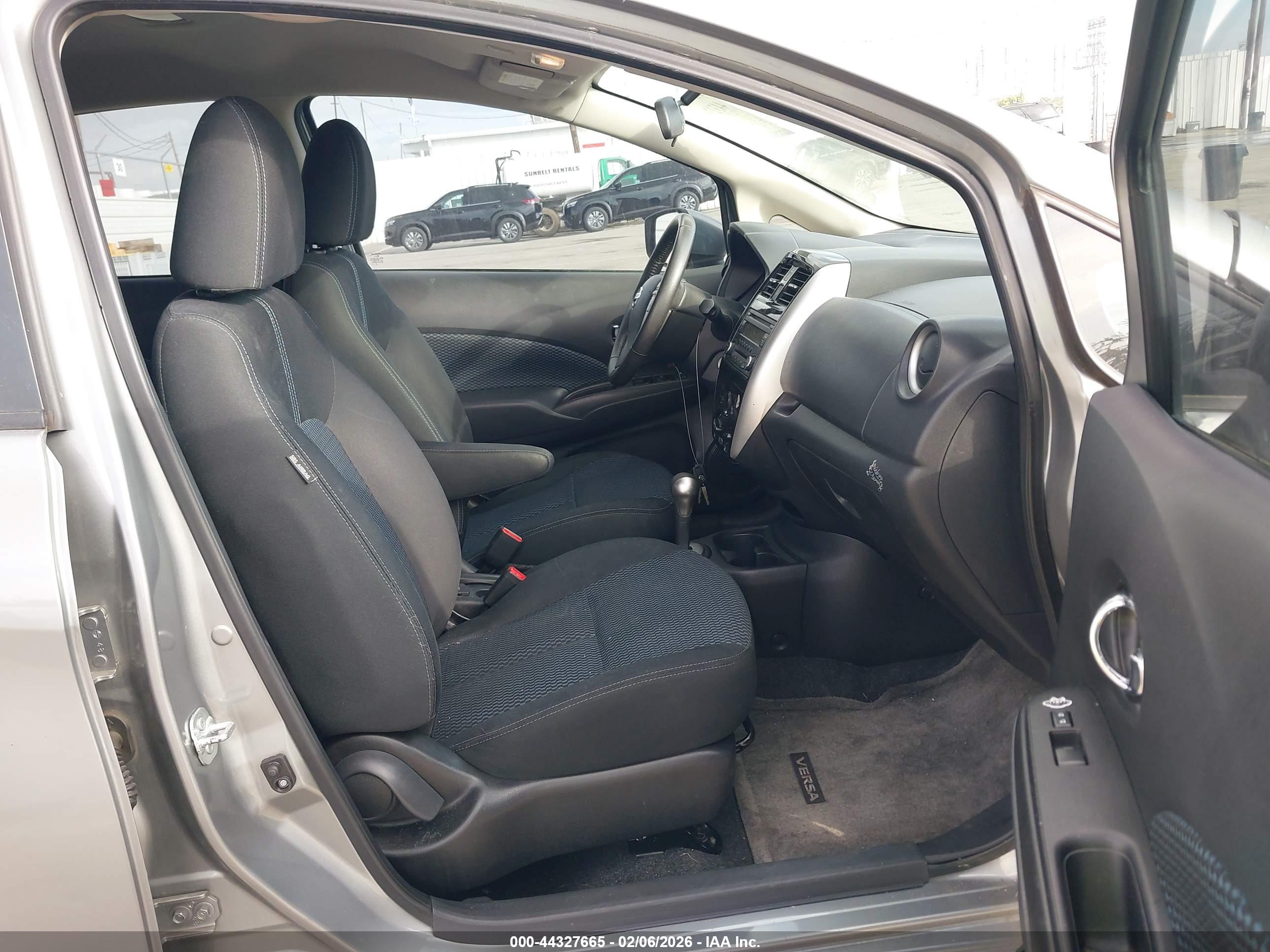 NISSAN VERSA image 5