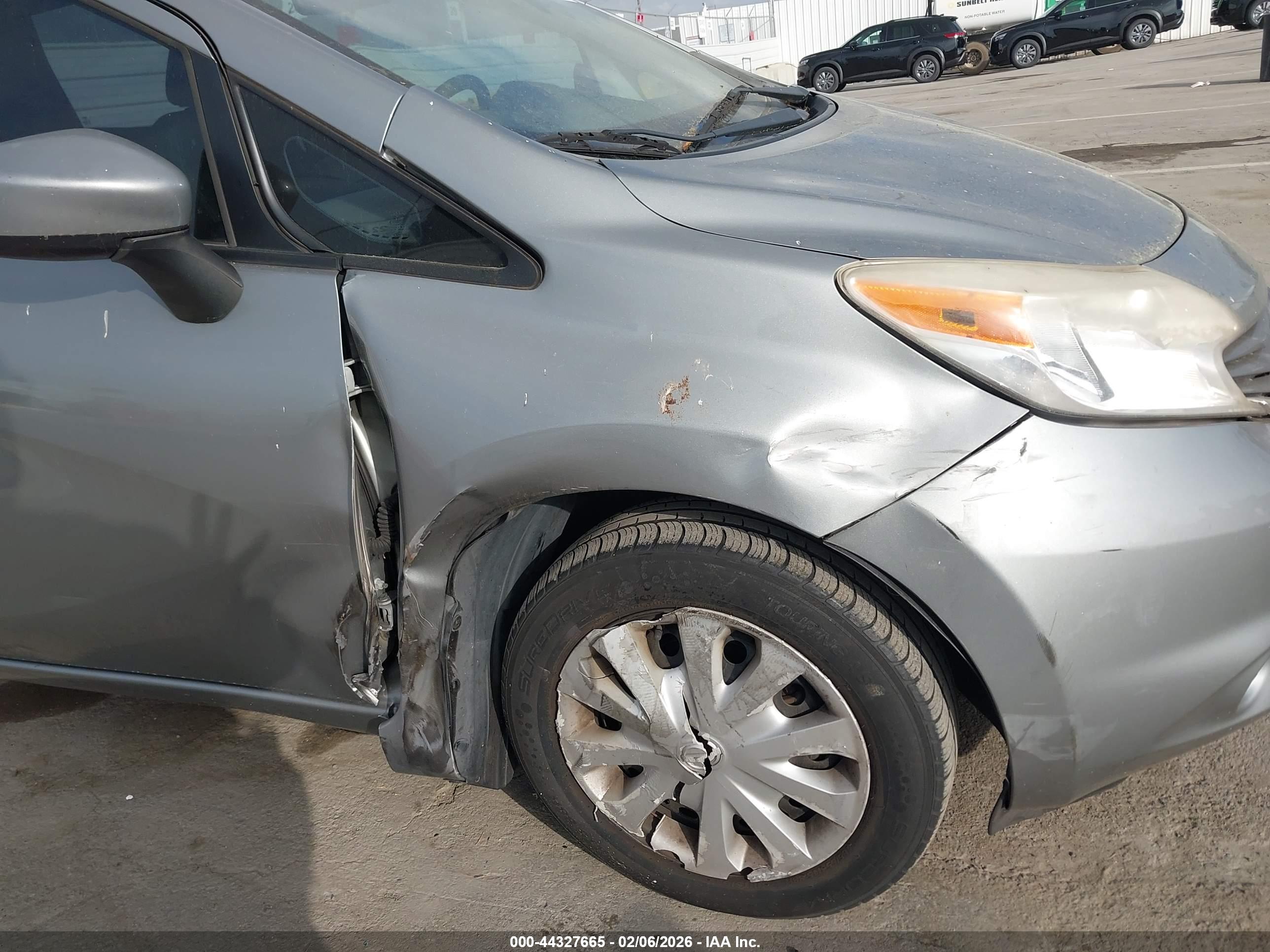 NISSAN VERSA image 6