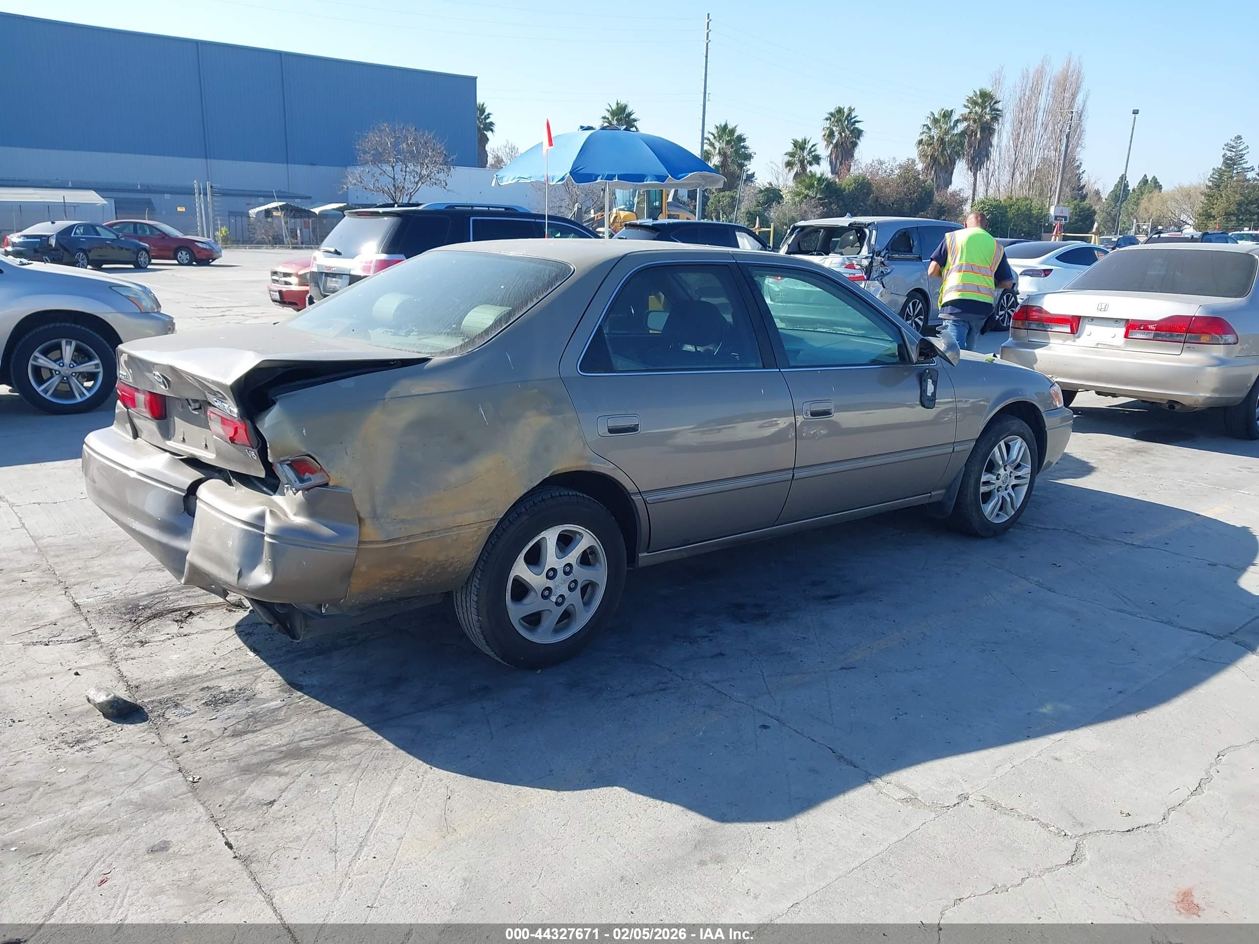 TOYOTA CAMRY image 4