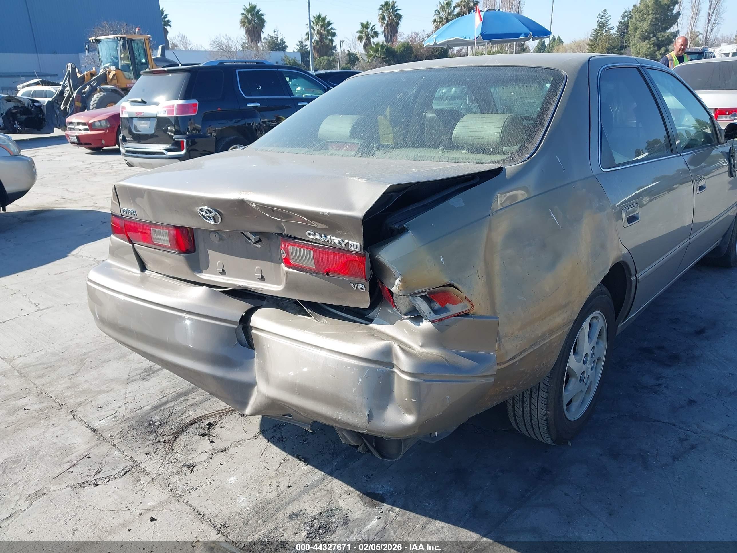 TOYOTA CAMRY image 6