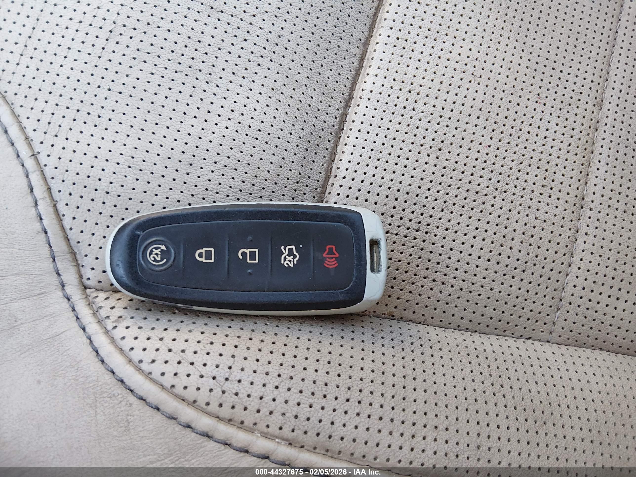 FORD TAURUS image 11