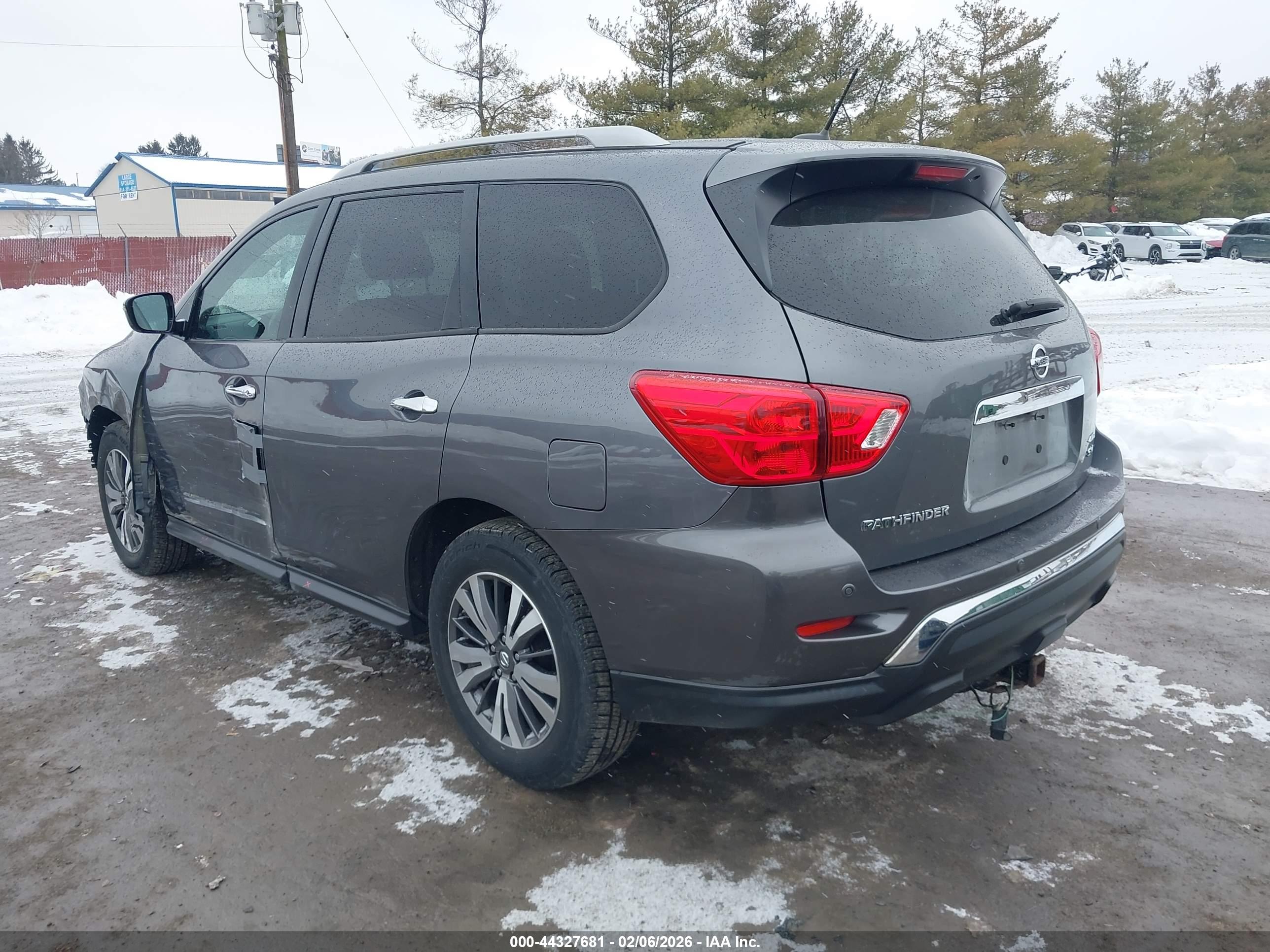 NISSAN PATHFINDER image 3