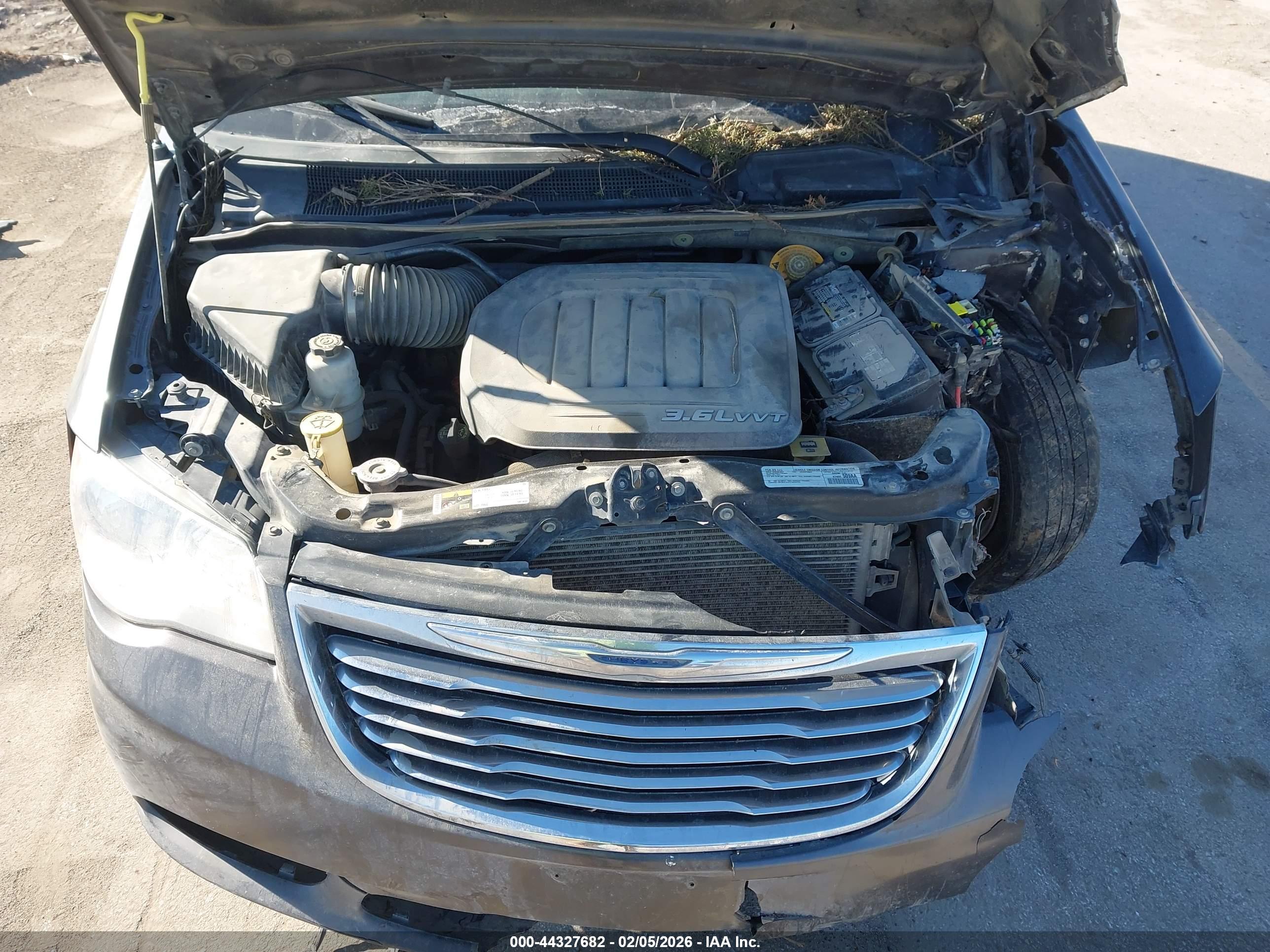 CHRYSLER TOWN image 10
