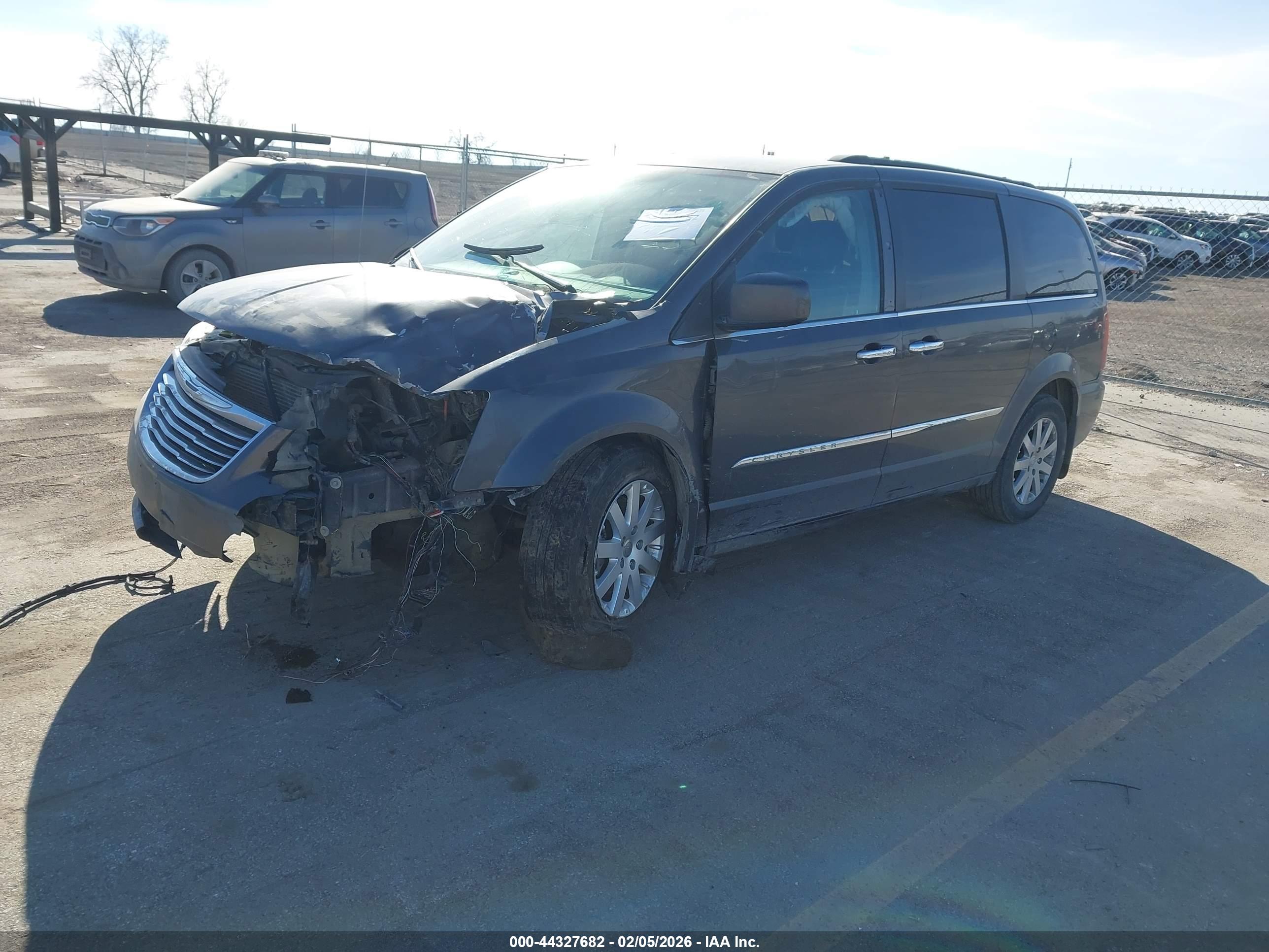 CHRYSLER TOWN image 2