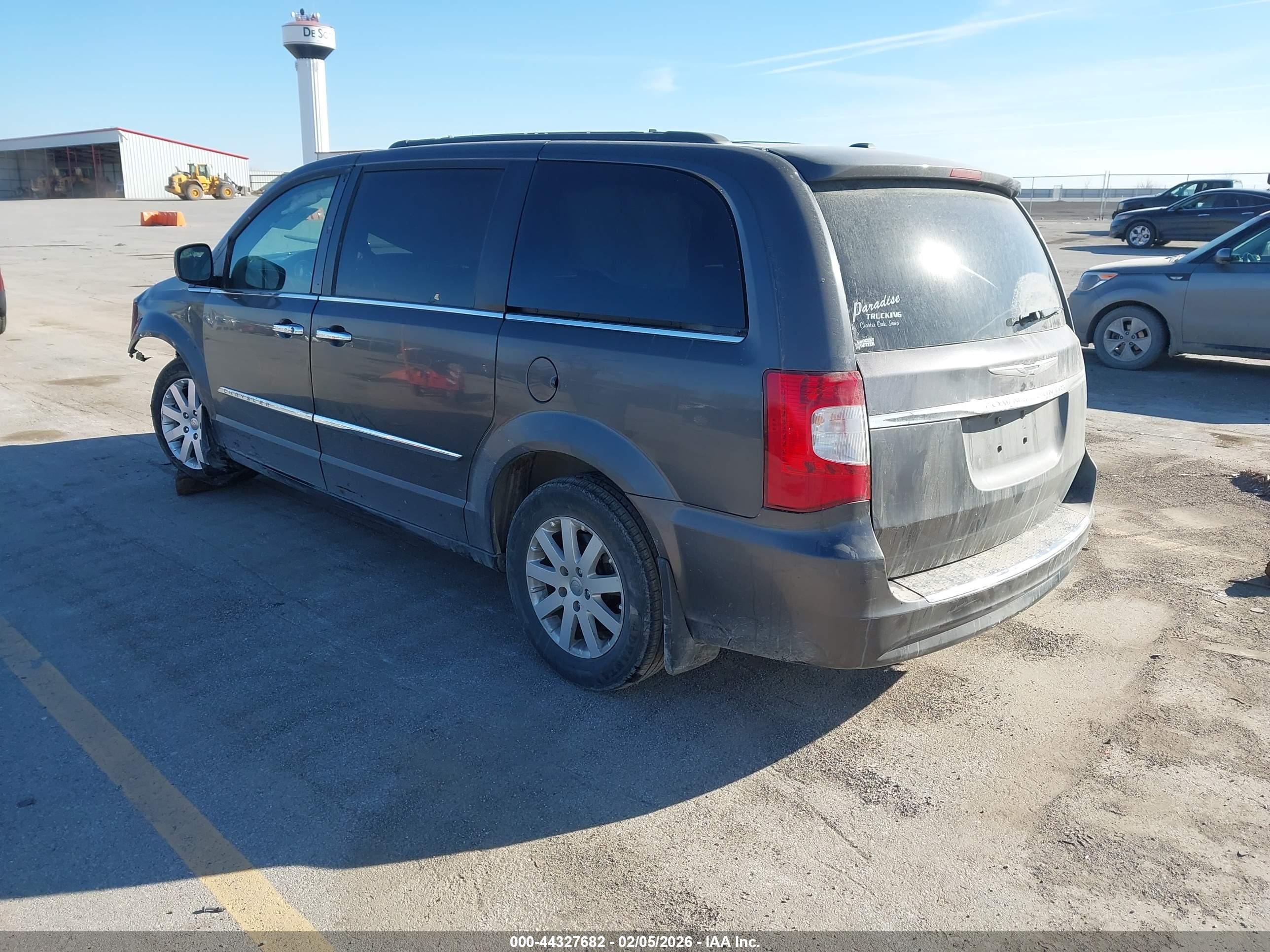 CHRYSLER TOWN image 3