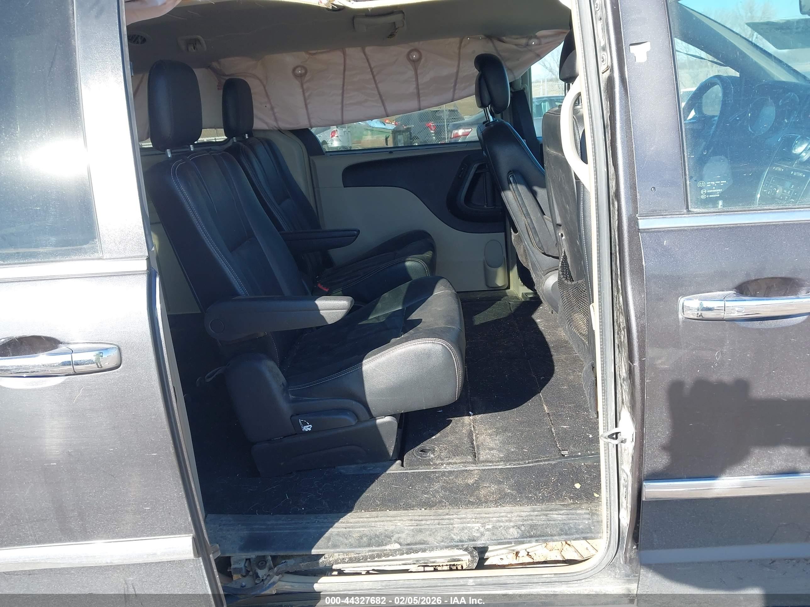 CHRYSLER TOWN image 8