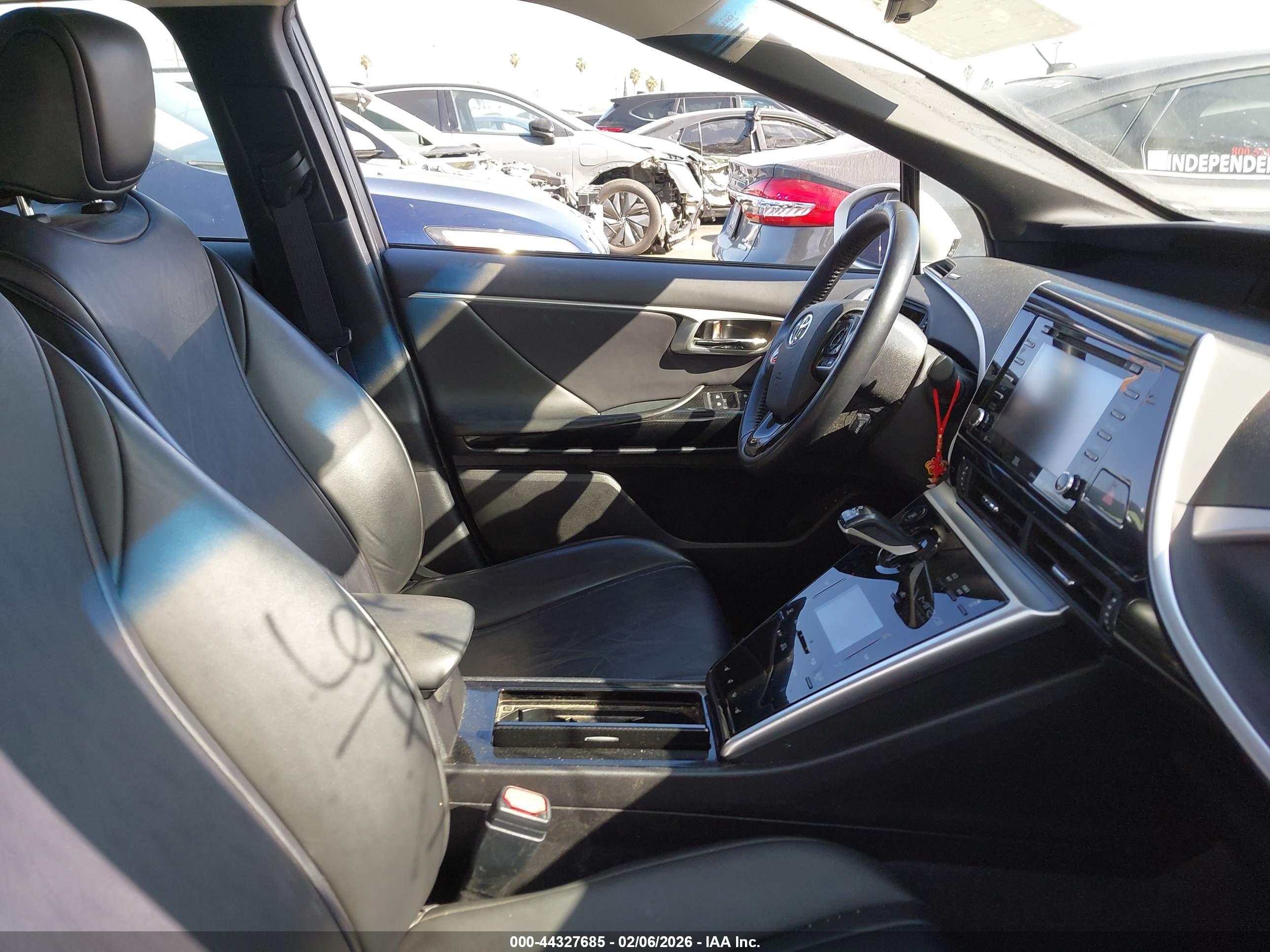 TOYOTA MIRAI image 5