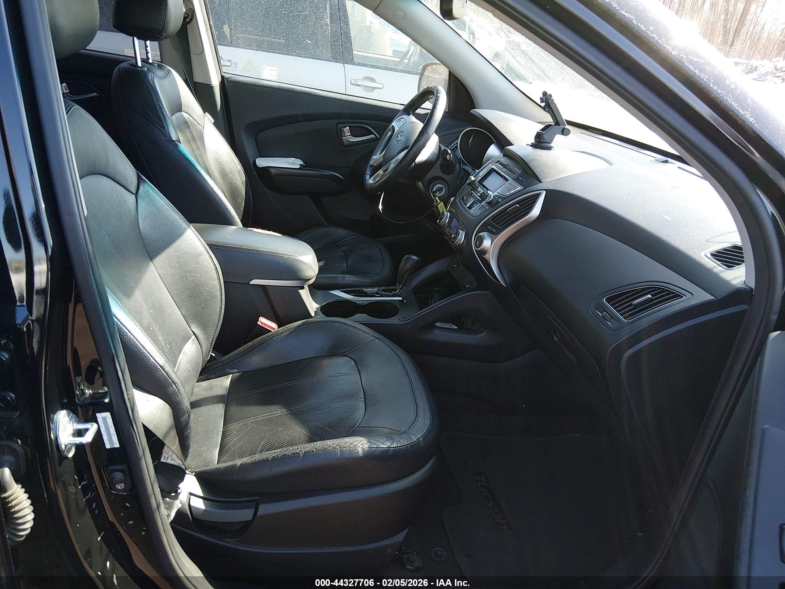 HYUNDAI TUCSON image 5