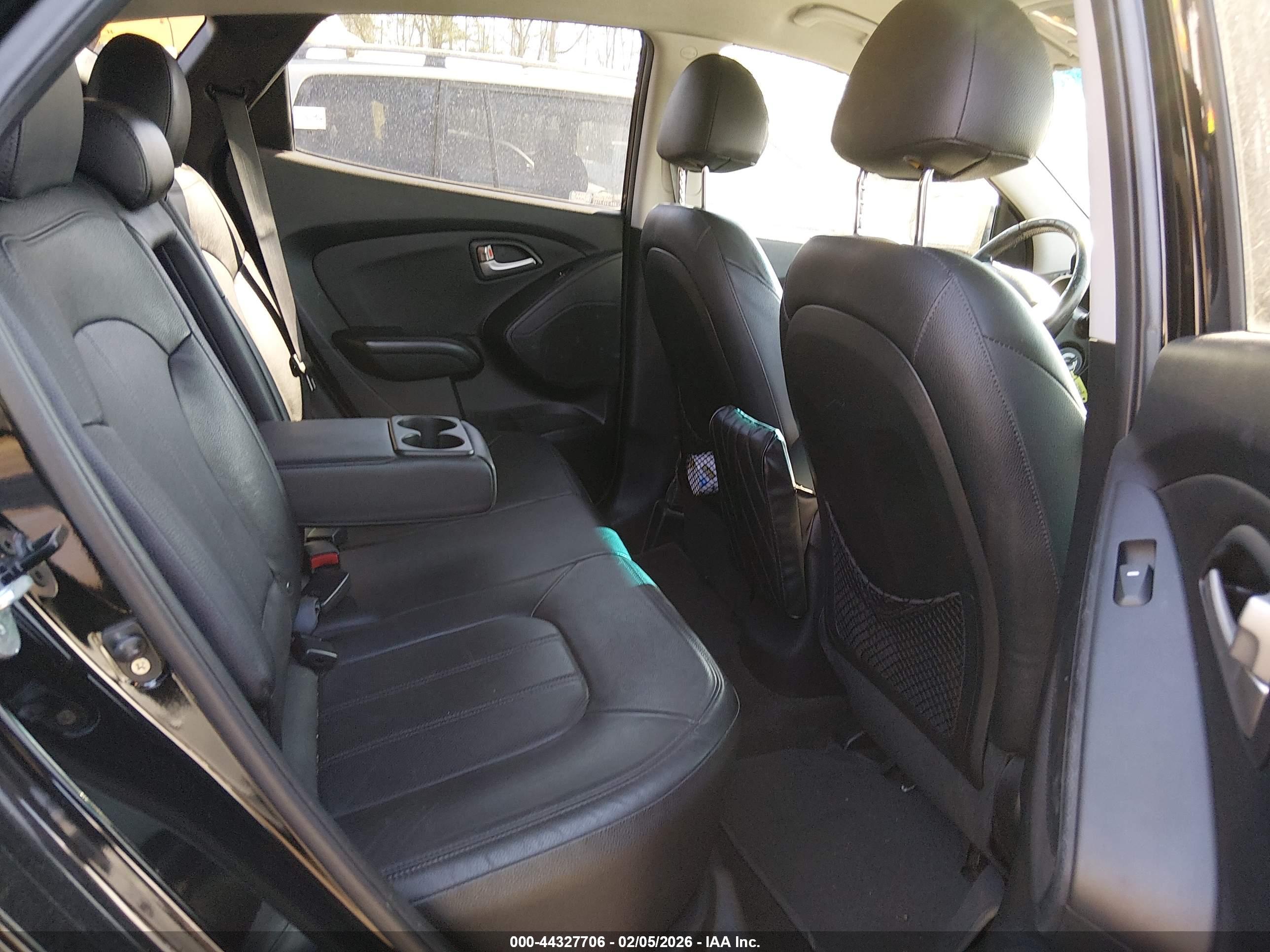 HYUNDAI TUCSON image 8