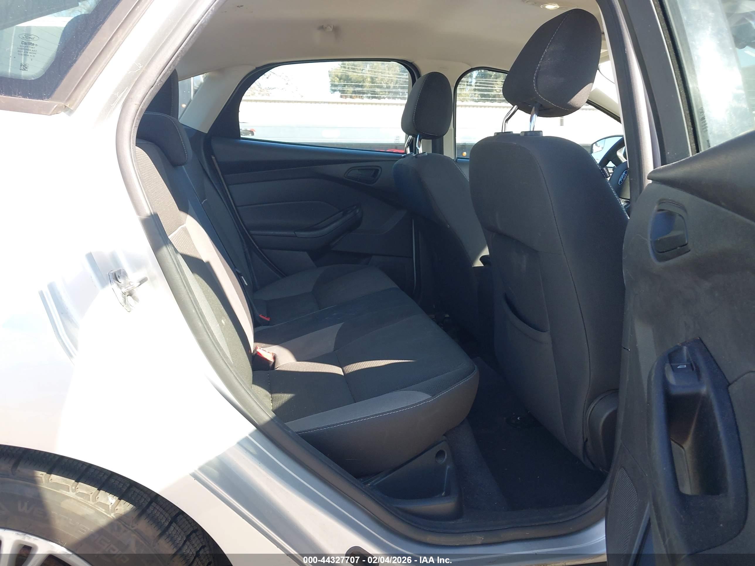 FORD FOCUS image 8