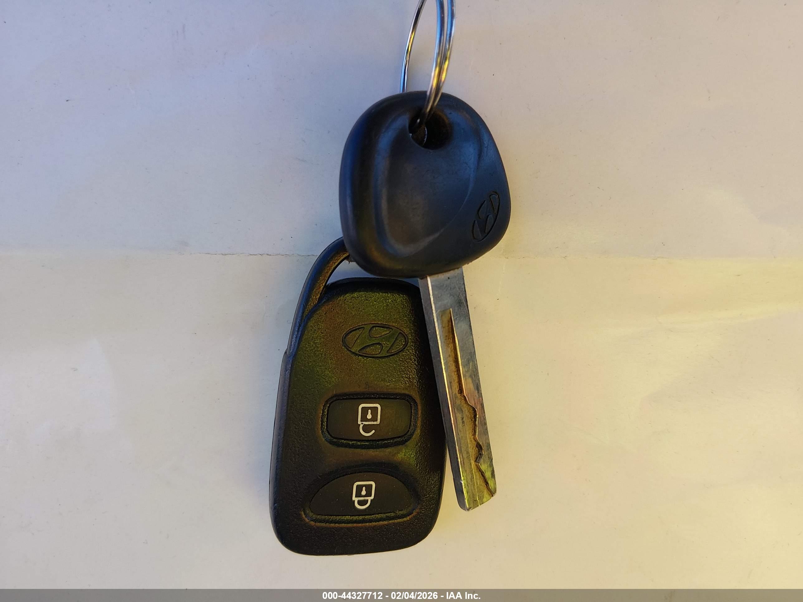 HYUNDAI ACCENT image 11