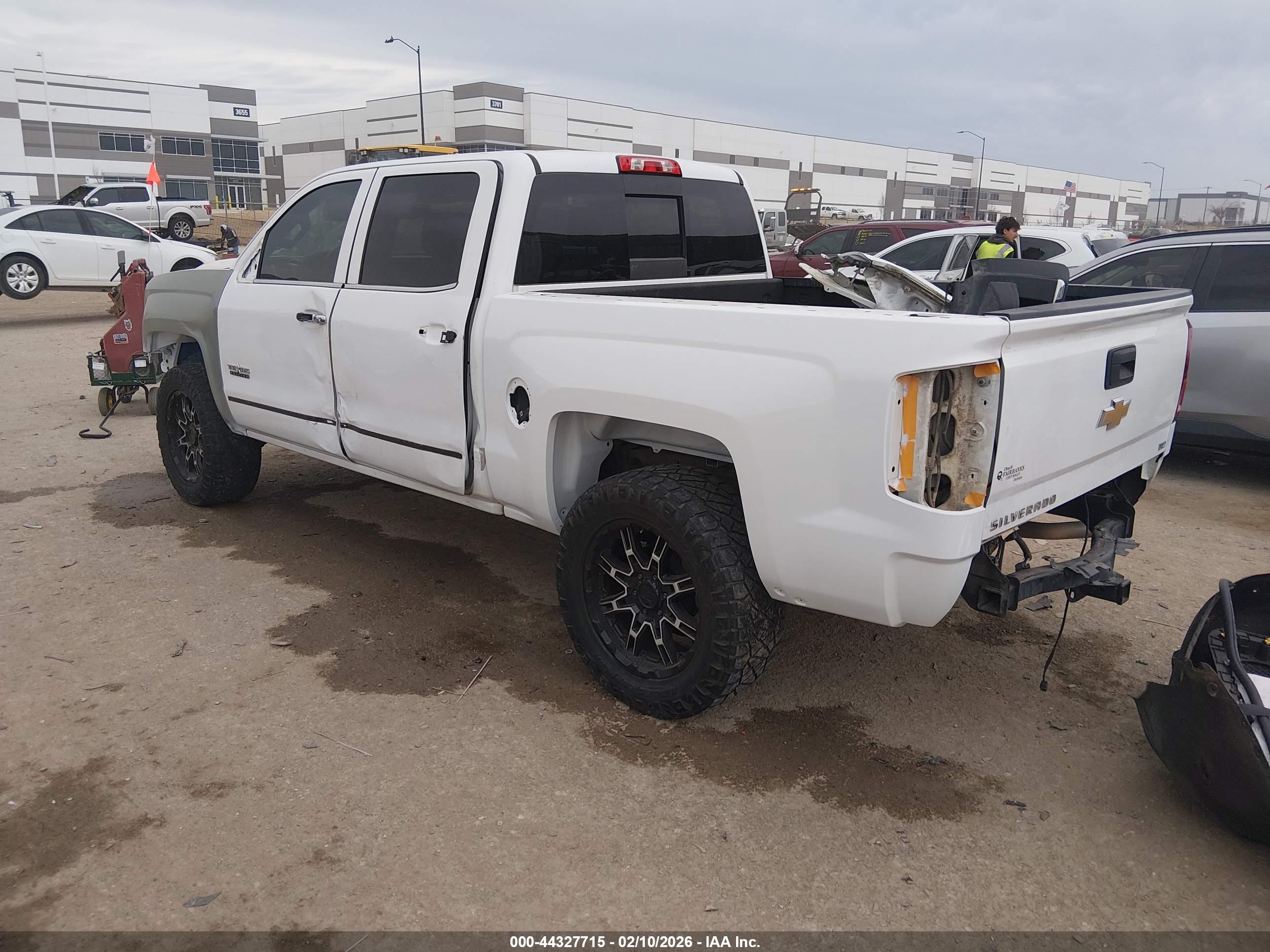 CHEVROLET SILVERADO image 3