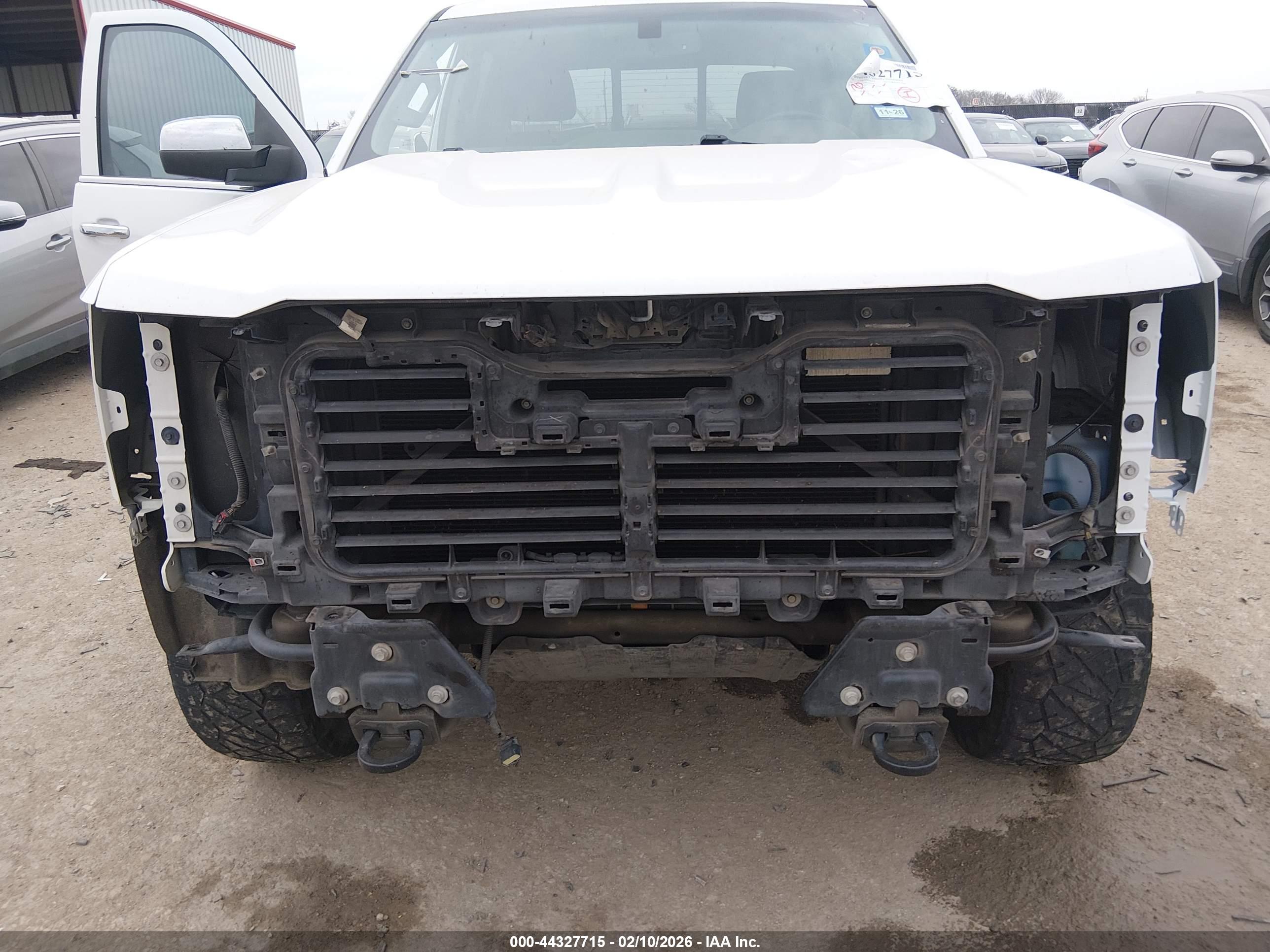 CHEVROLET SILVERADO image 6
