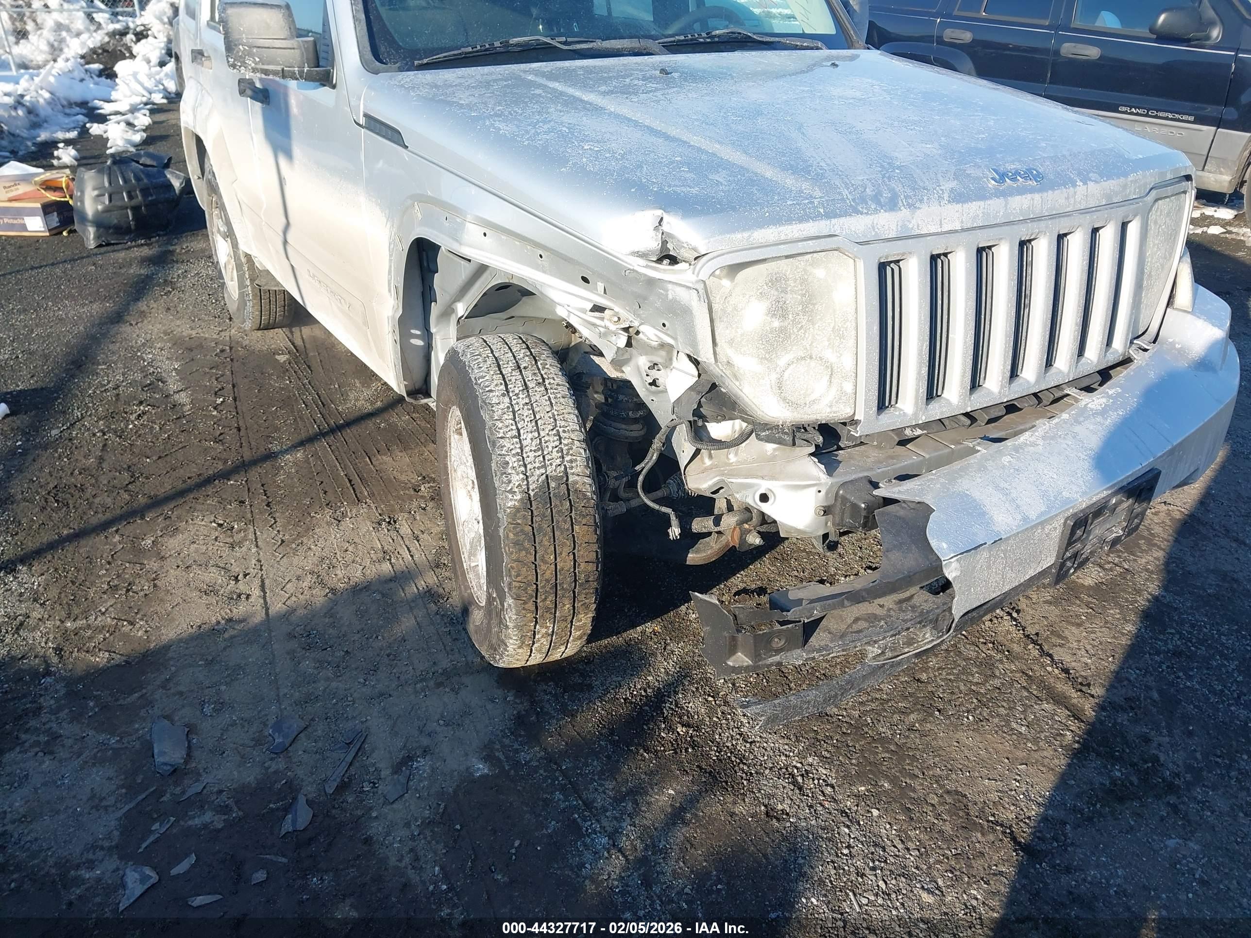 JEEP LIBERTY image 6