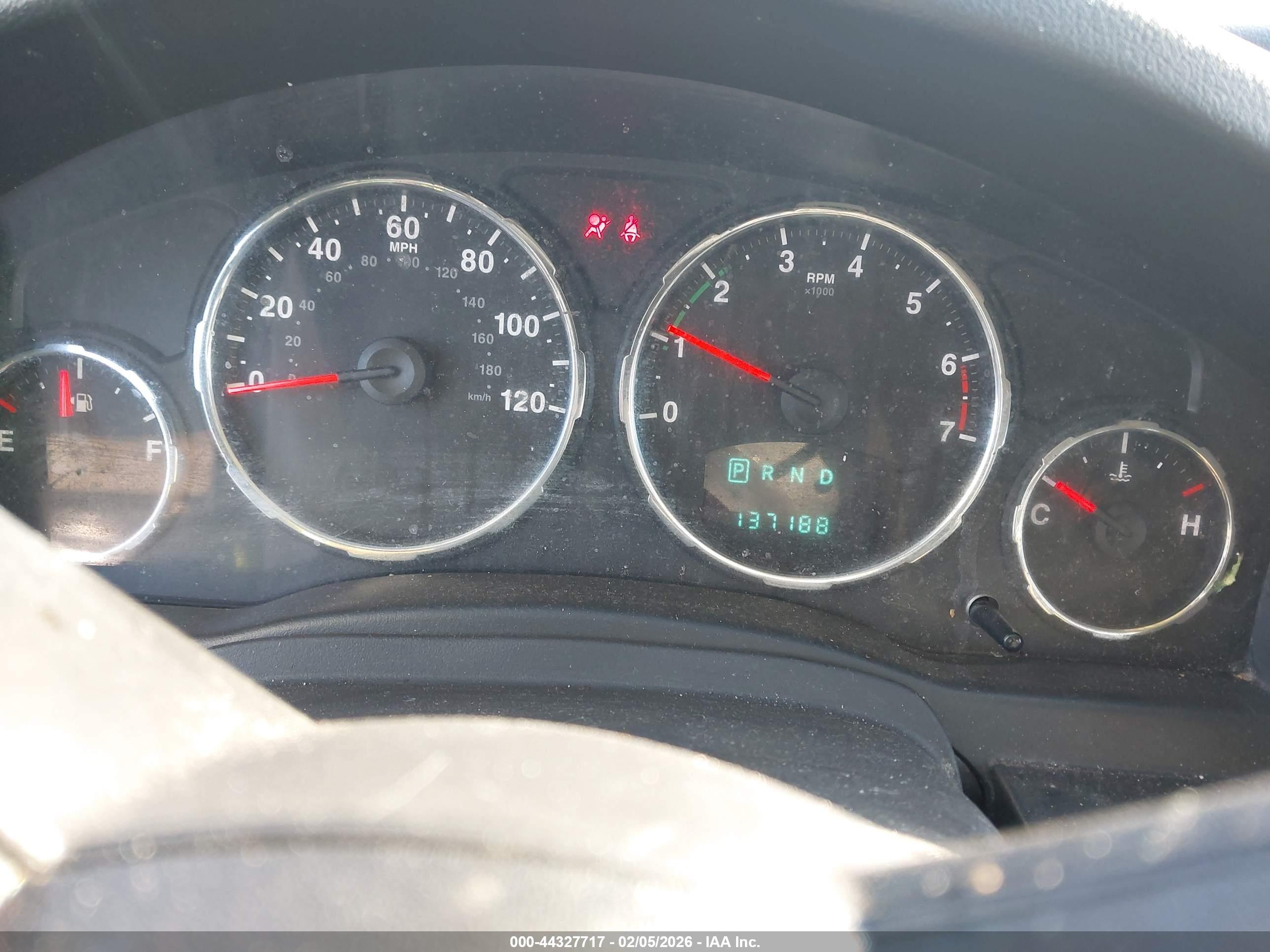 JEEP LIBERTY image 7