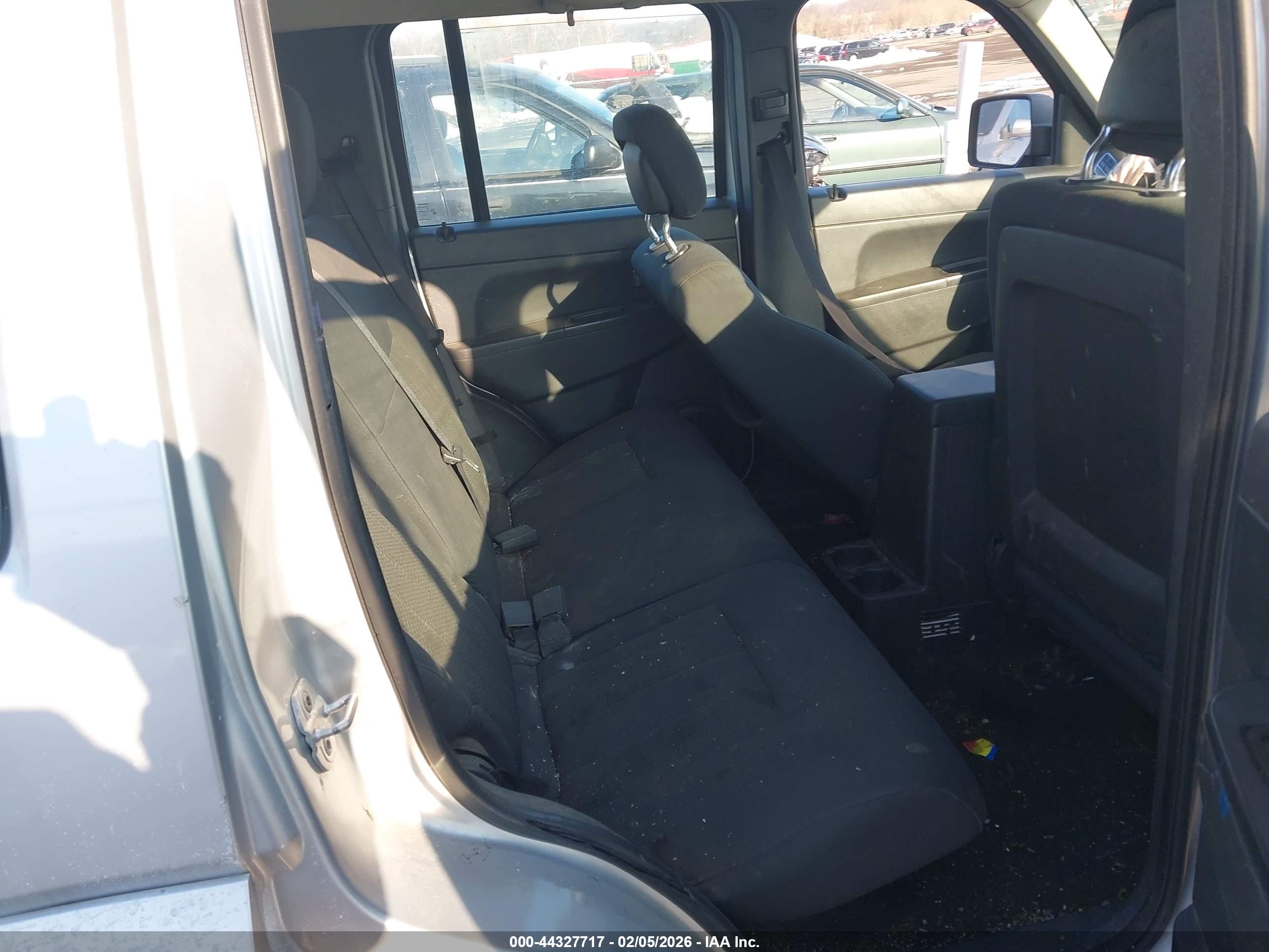 JEEP LIBERTY image 8