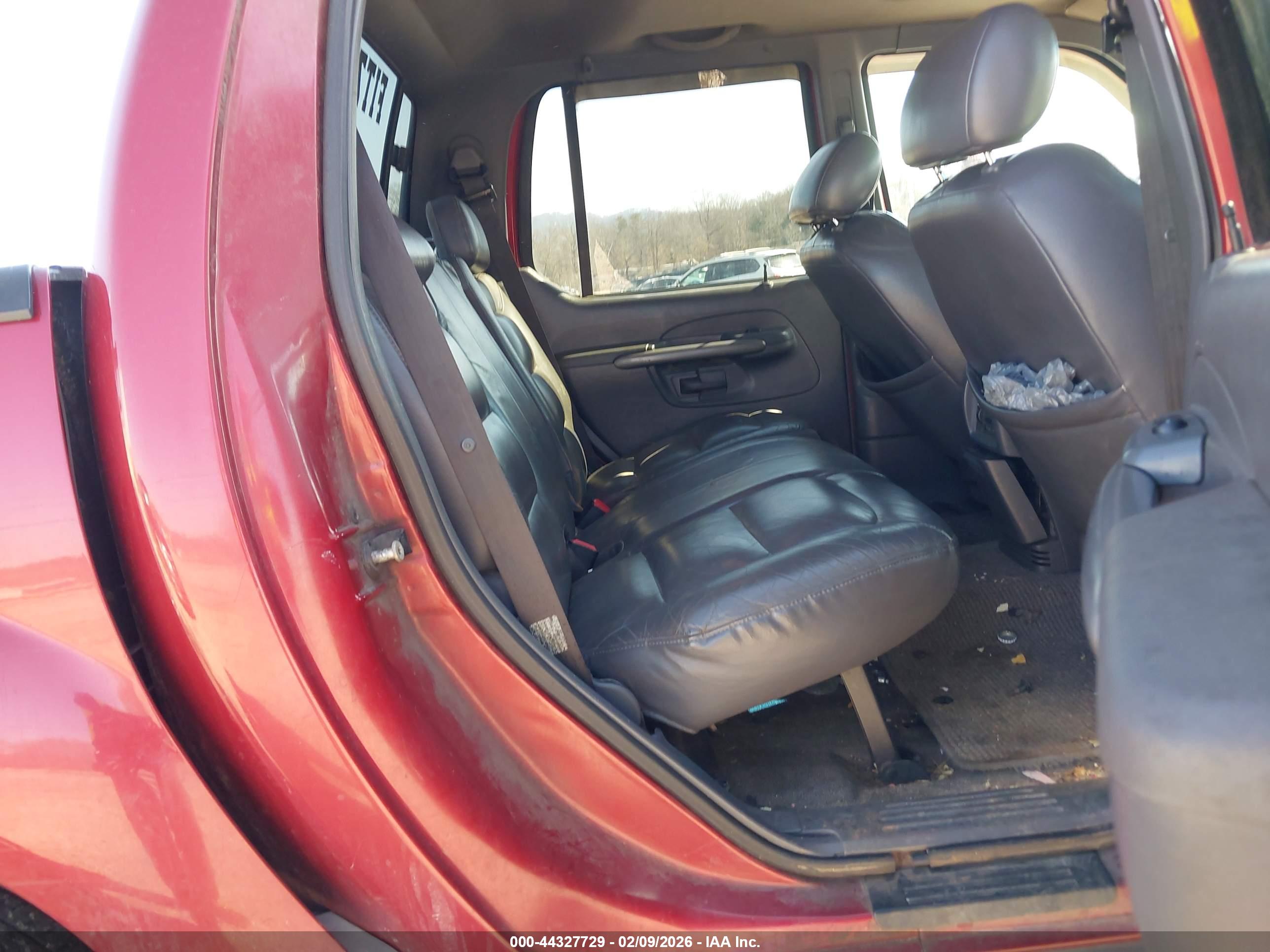 FORD EXPLORER image 8