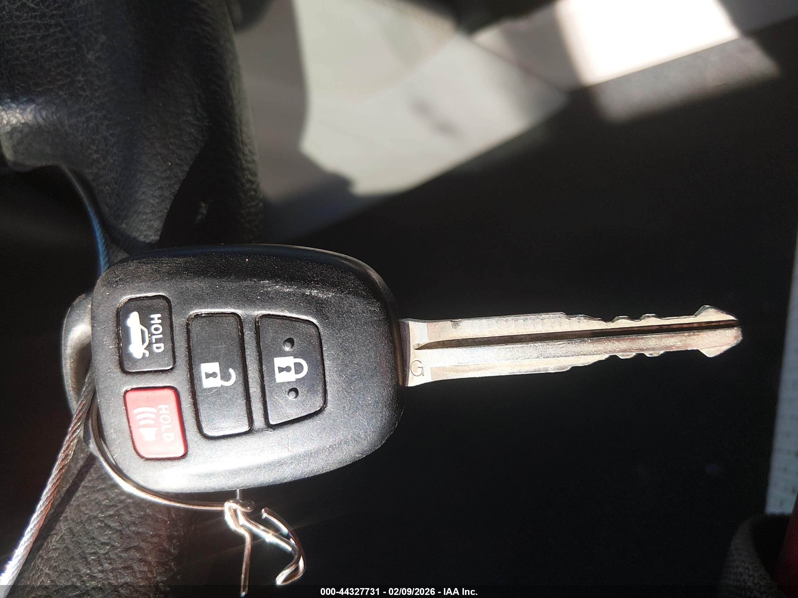 TOYOTA CAMRY image 11