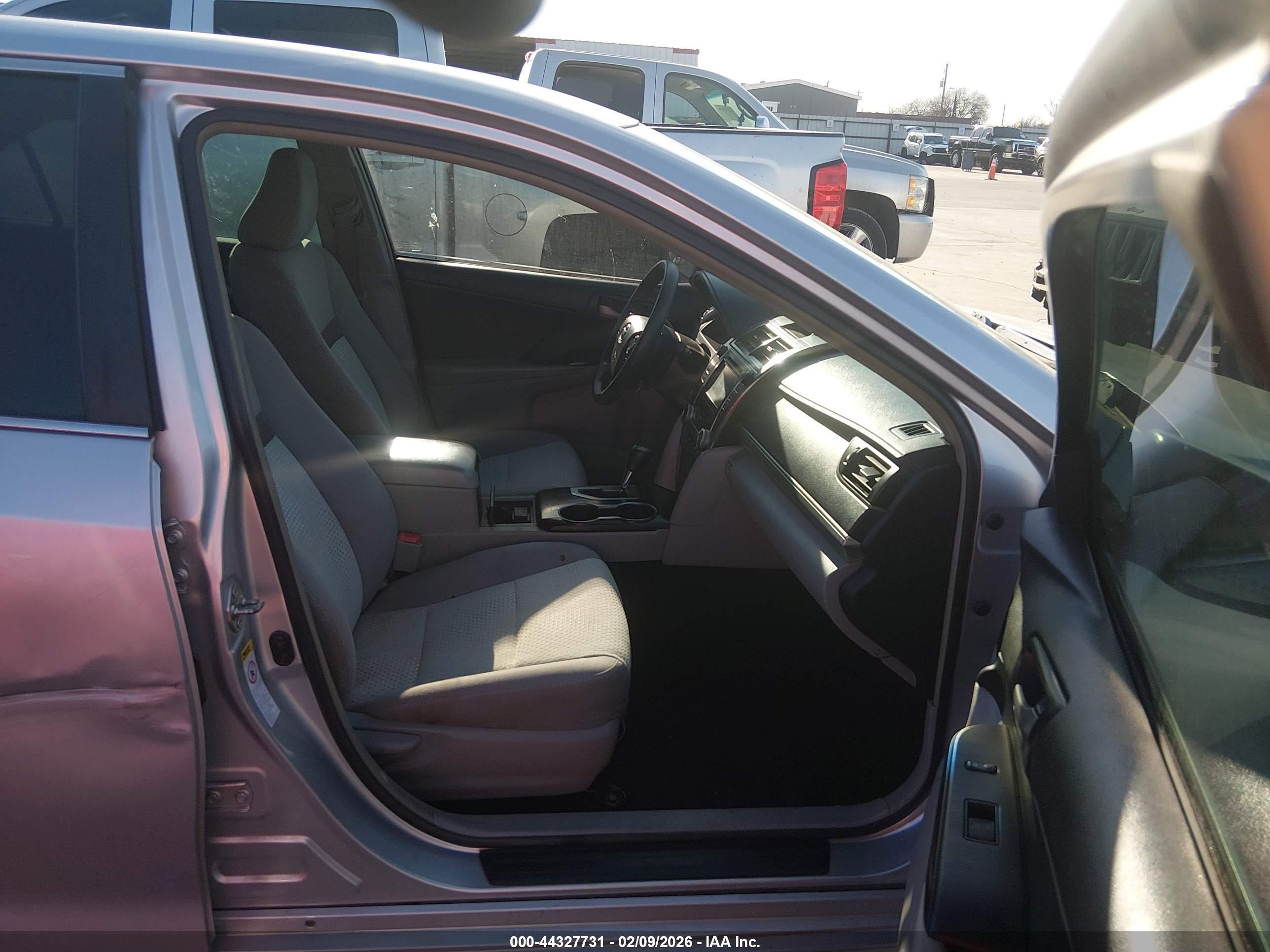 TOYOTA CAMRY image 5