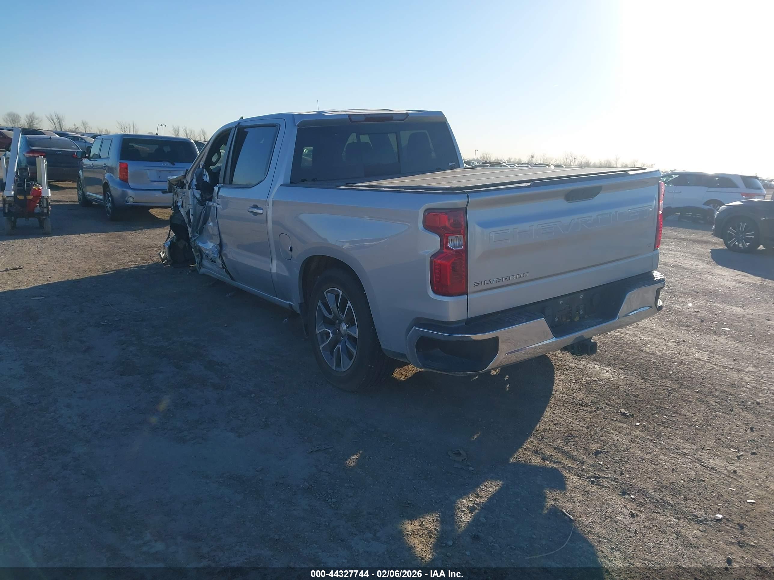 CHEVROLET SILVERADO image 3