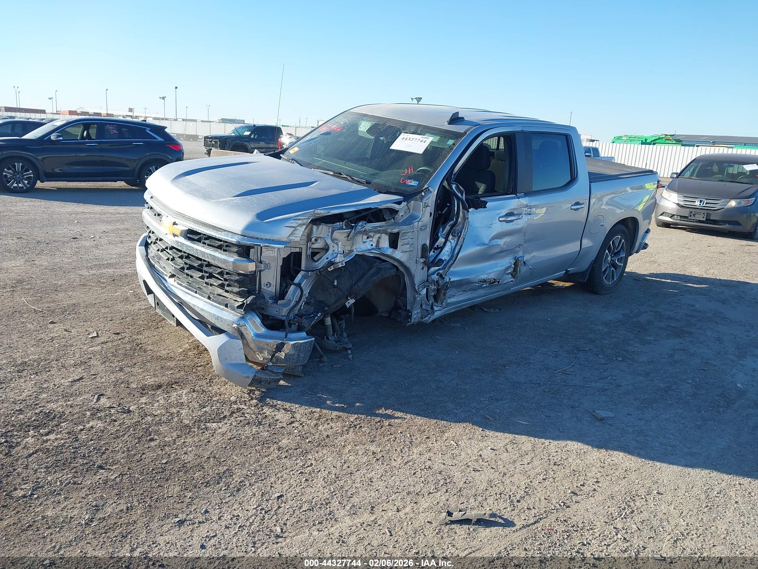 CHEVROLET SILVERADO image 6